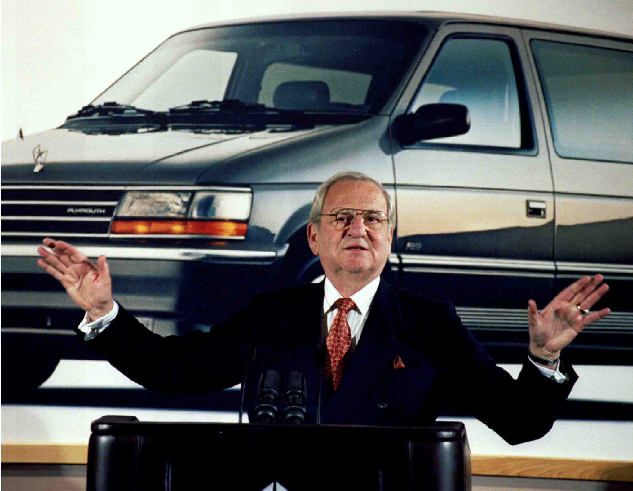 Lee iacocca, figure de l'automobile qui a sauve chrysler, est mort a 94 ans
