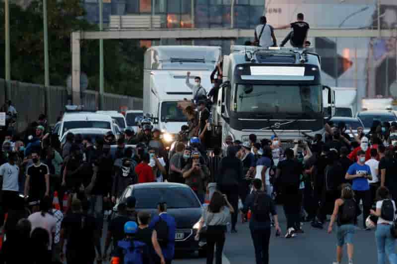 Incidents a paris lors d'un hommage a adama traore