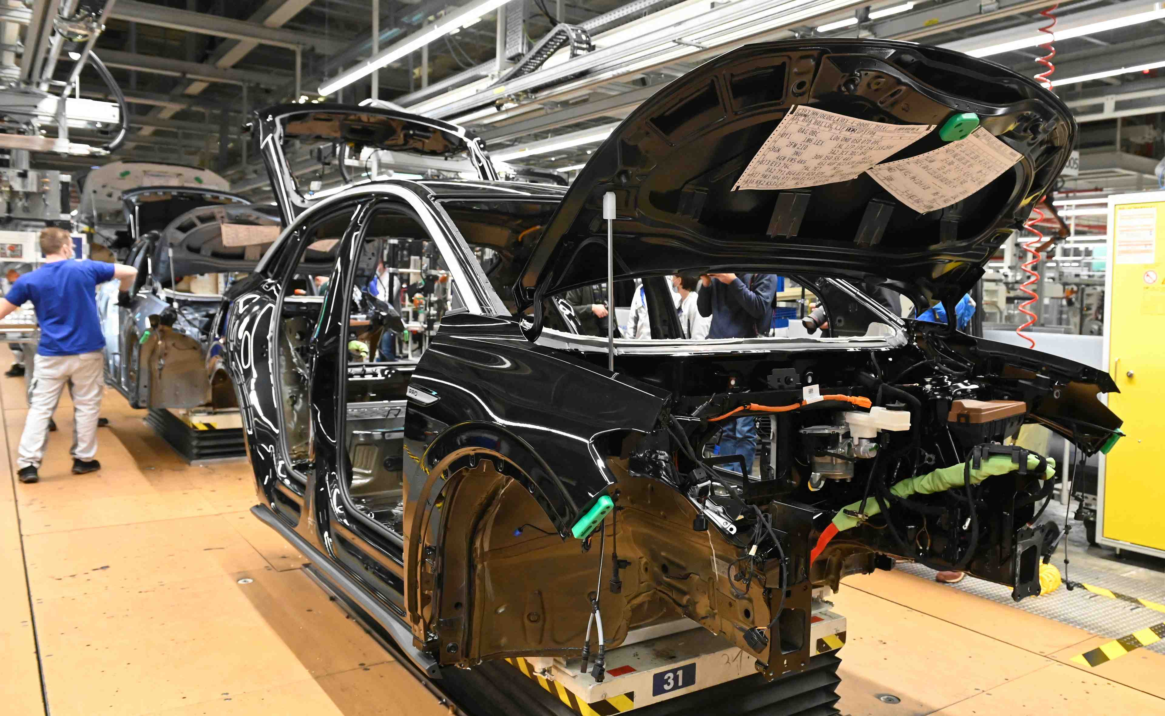 Les ventes de voitures neuves en europe au plus bas niveau historique en janvier, selon l'acea
