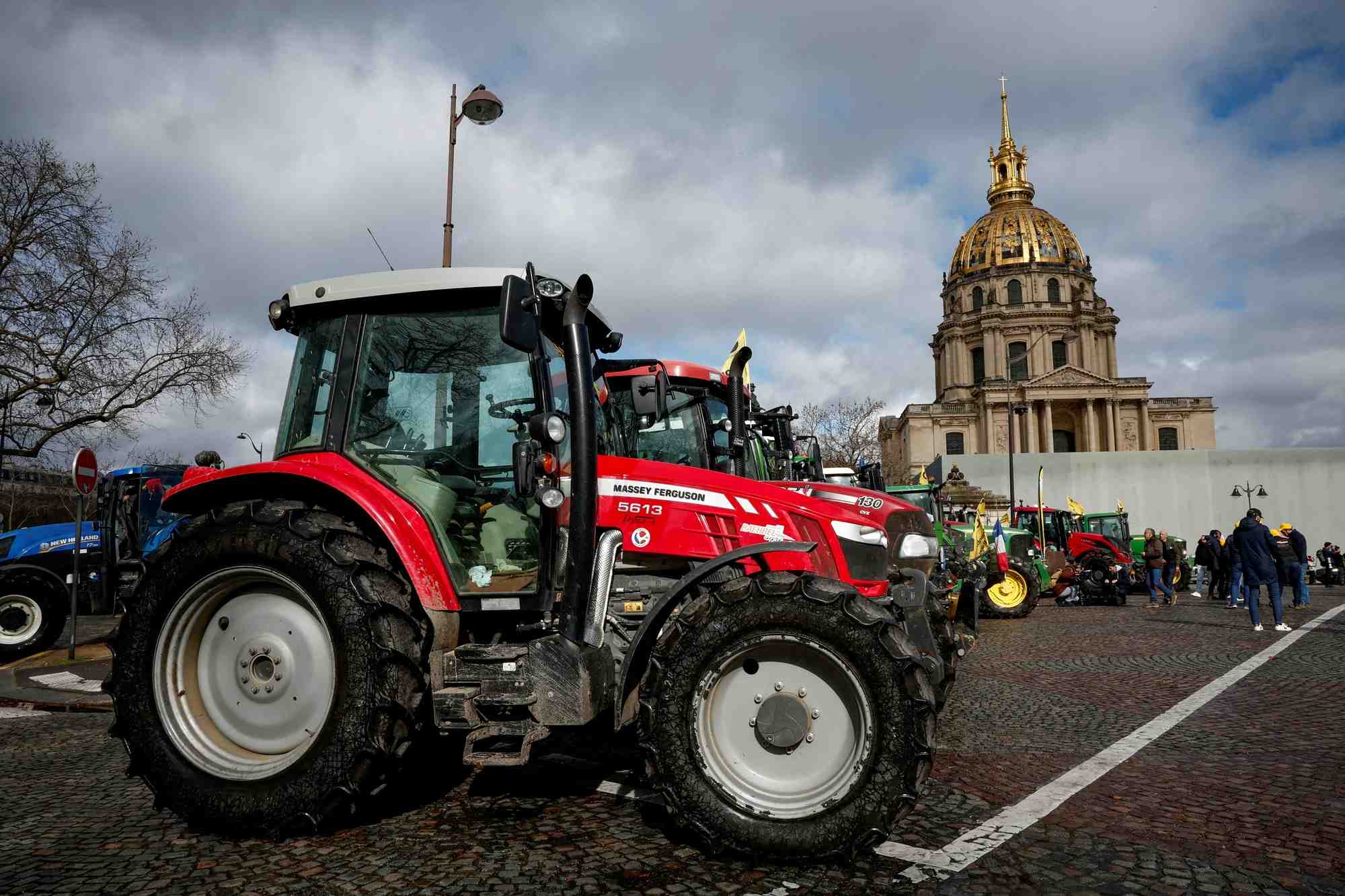 Des agriculteurs manifestant a paris