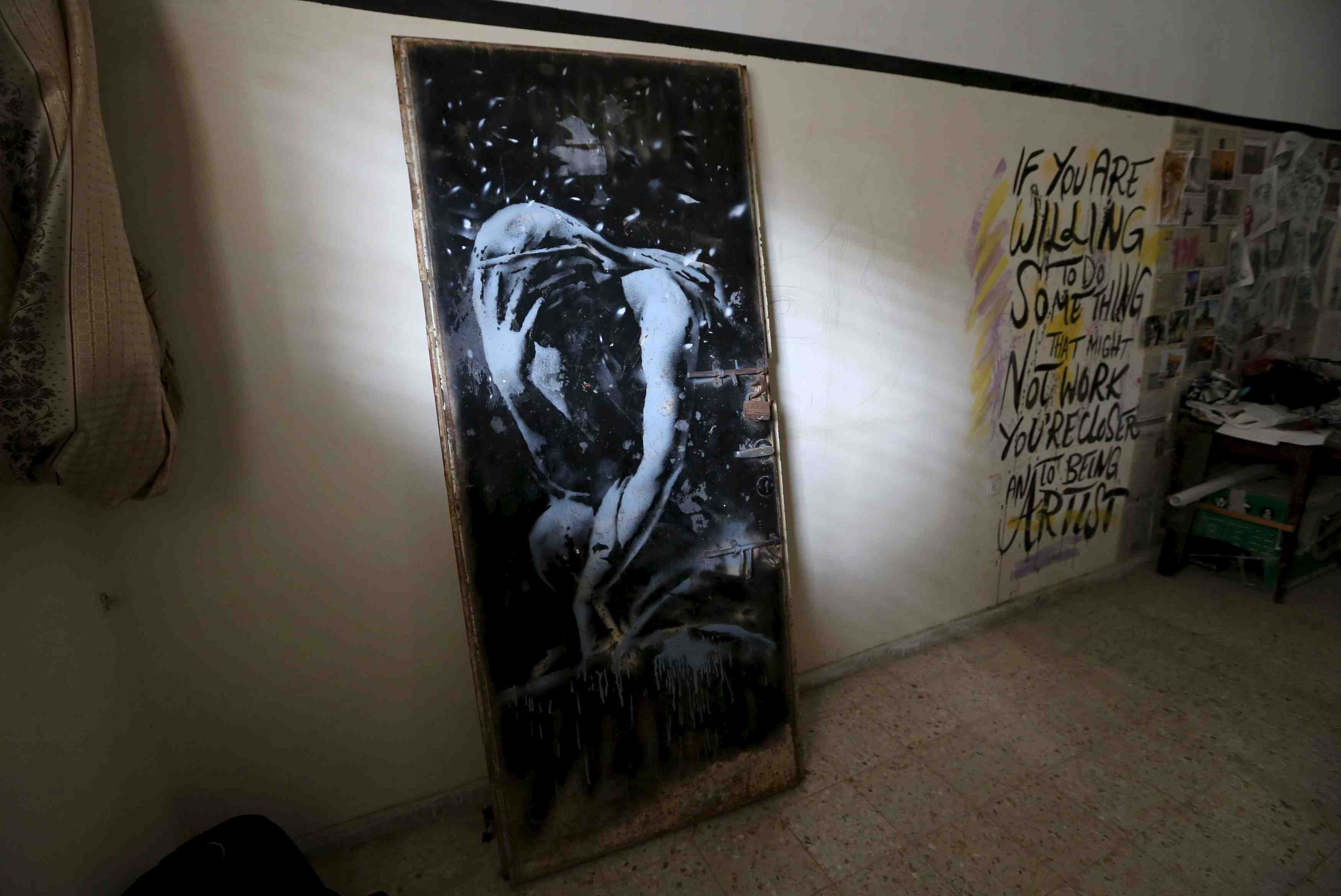 Imbroglio judiciaire autour d'une porte peinte par banksy a gaza