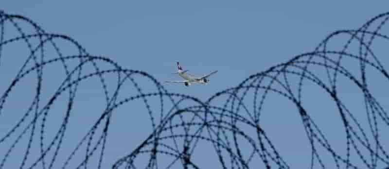 Deux enquetes lancees sur la retention d'enfants a roissy