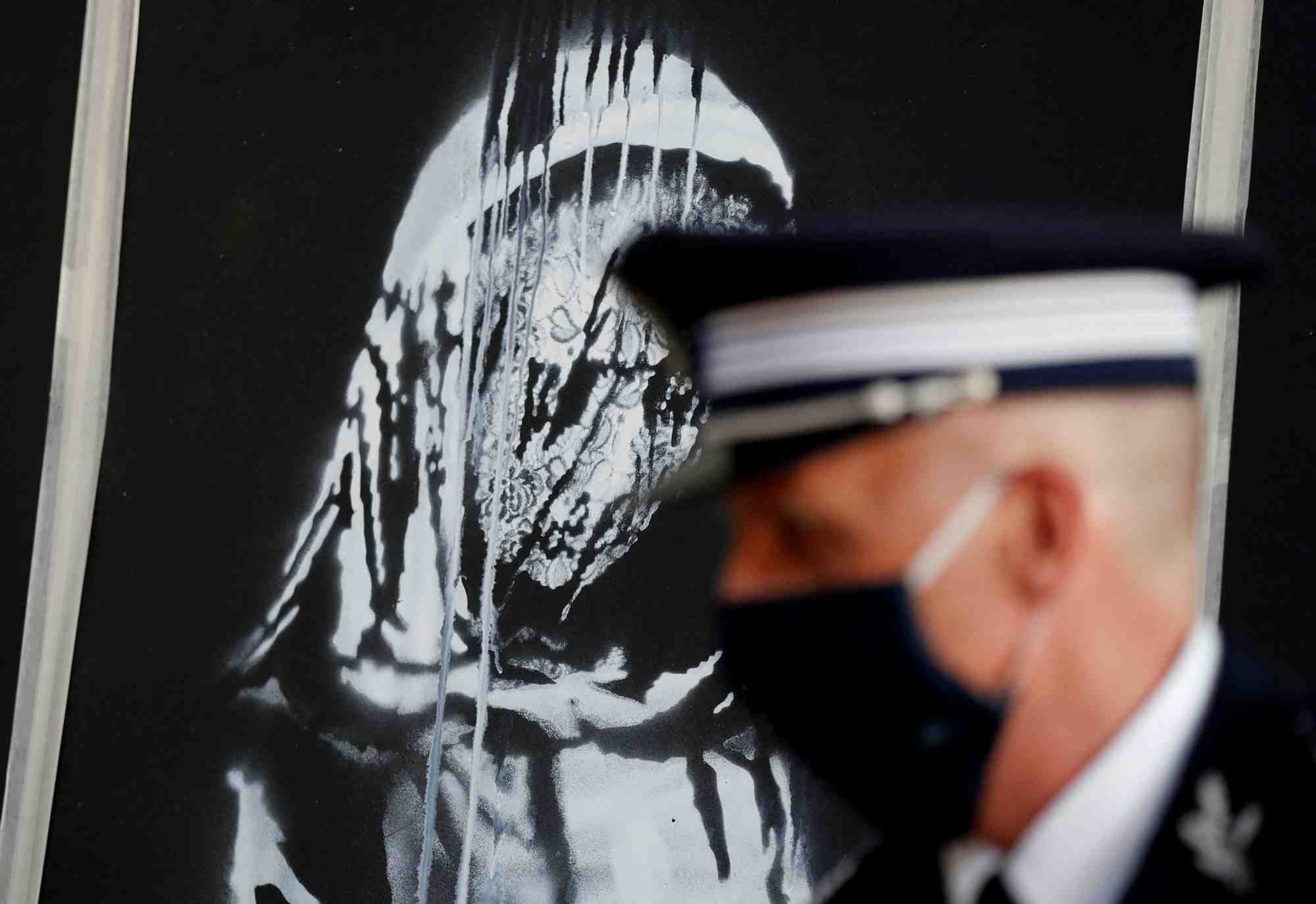 Jusqu'a deux ans de prison ferme pour le vol d'une oeuvre de banksy au bataclan