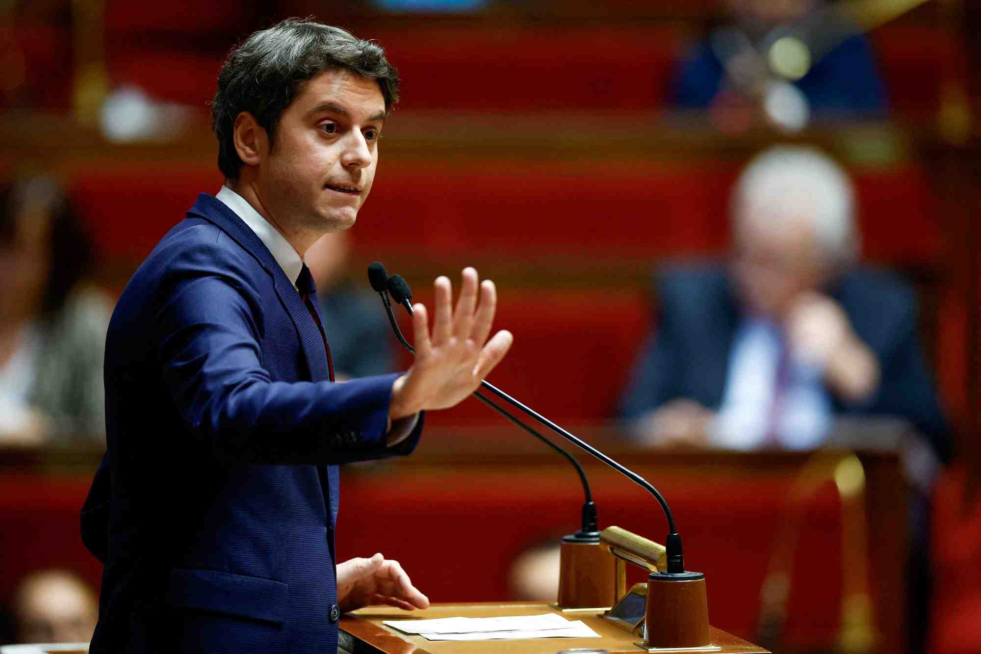 La gauche reproche au Premier ministre de ne pas avoir sollicité de vote de confiance de l'Assemblée nationale après sa déclaration de politique générale.