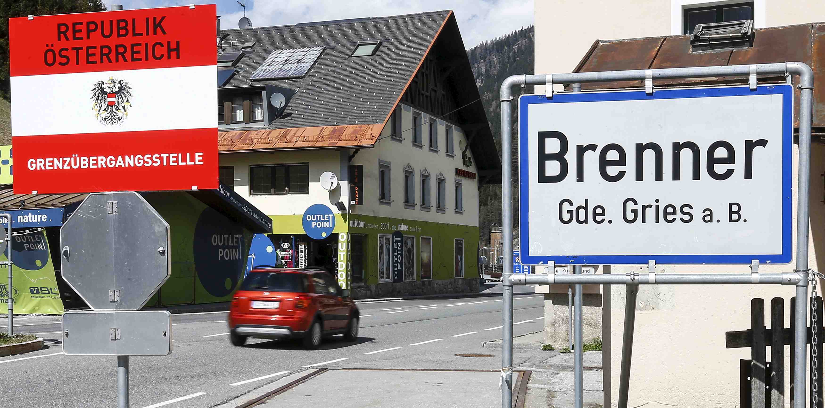 L'italie juge inacceptable le projet autrichien de barriere au col du brenner