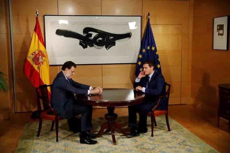 Ciudadanos fait un geste en direction de mariano rajoy