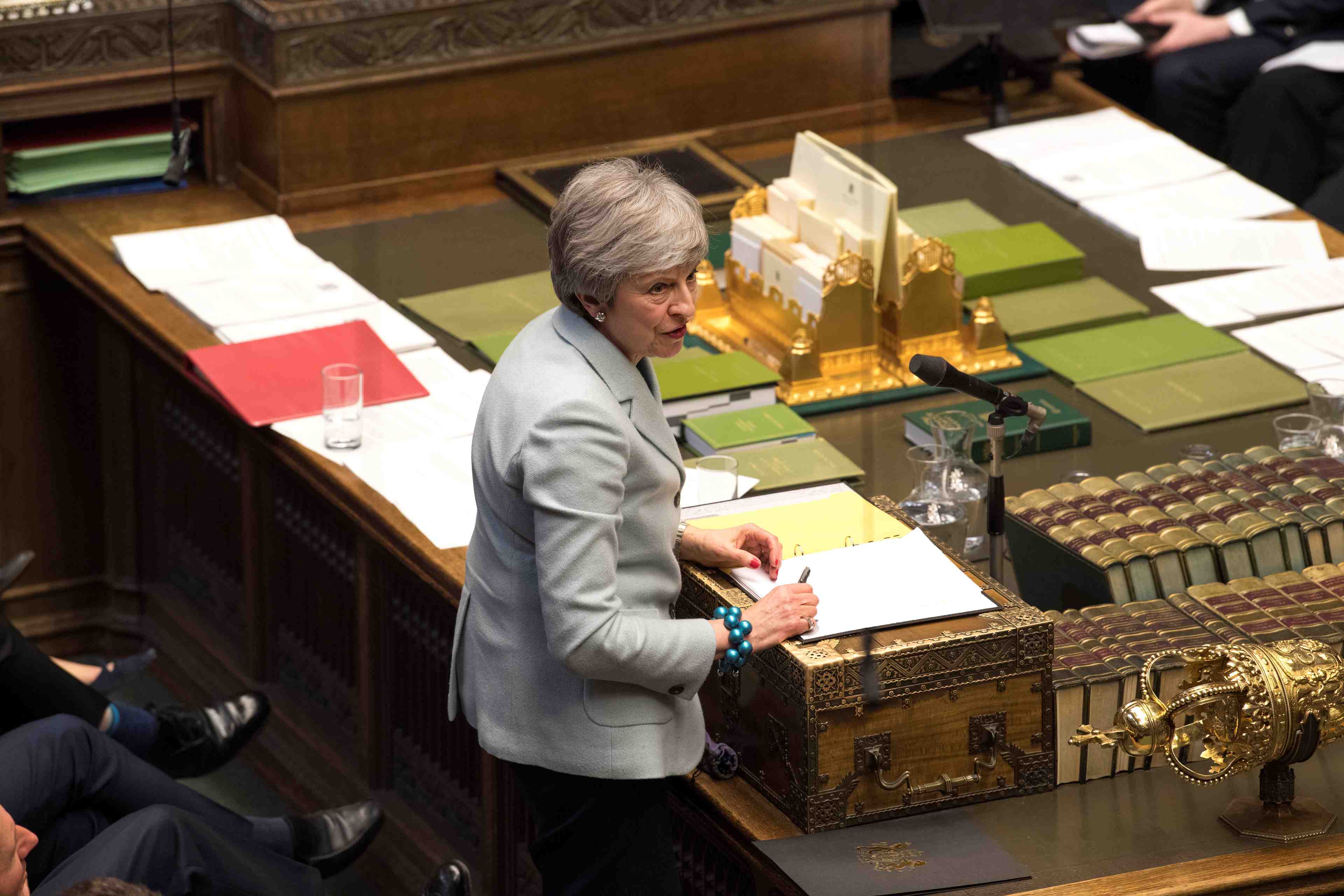 May prete a annoncer une date de demission mercredi aux tories, selon la presse