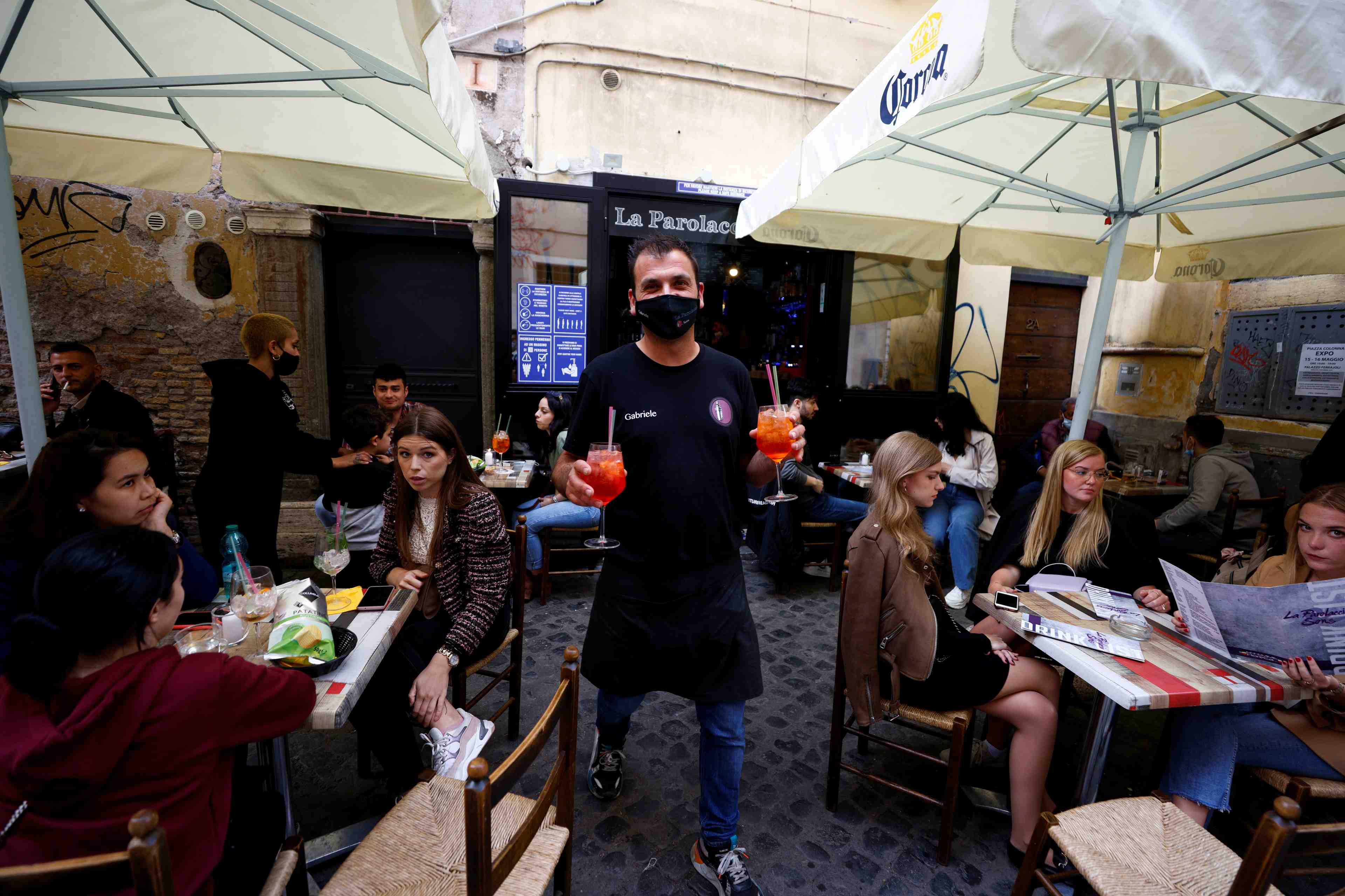 L'italie renoue prudemment avec un debut de normalite post-covid