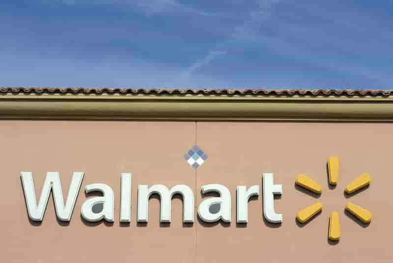 Wal-Mart réduit ses objectifs trimestriels et annuels