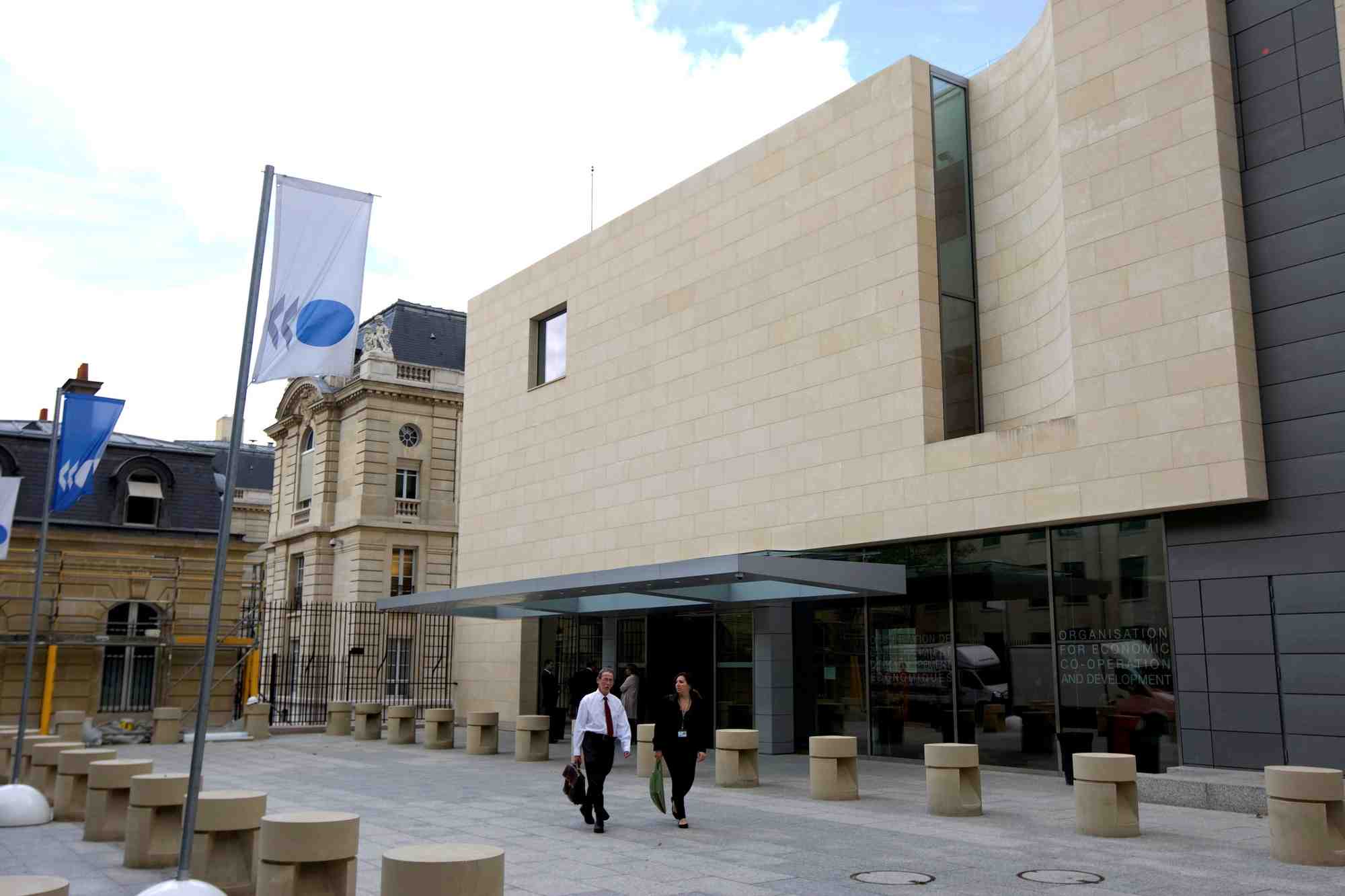 Accord a l'ocde sur un taux minimal de 15% d'impot sur les societes