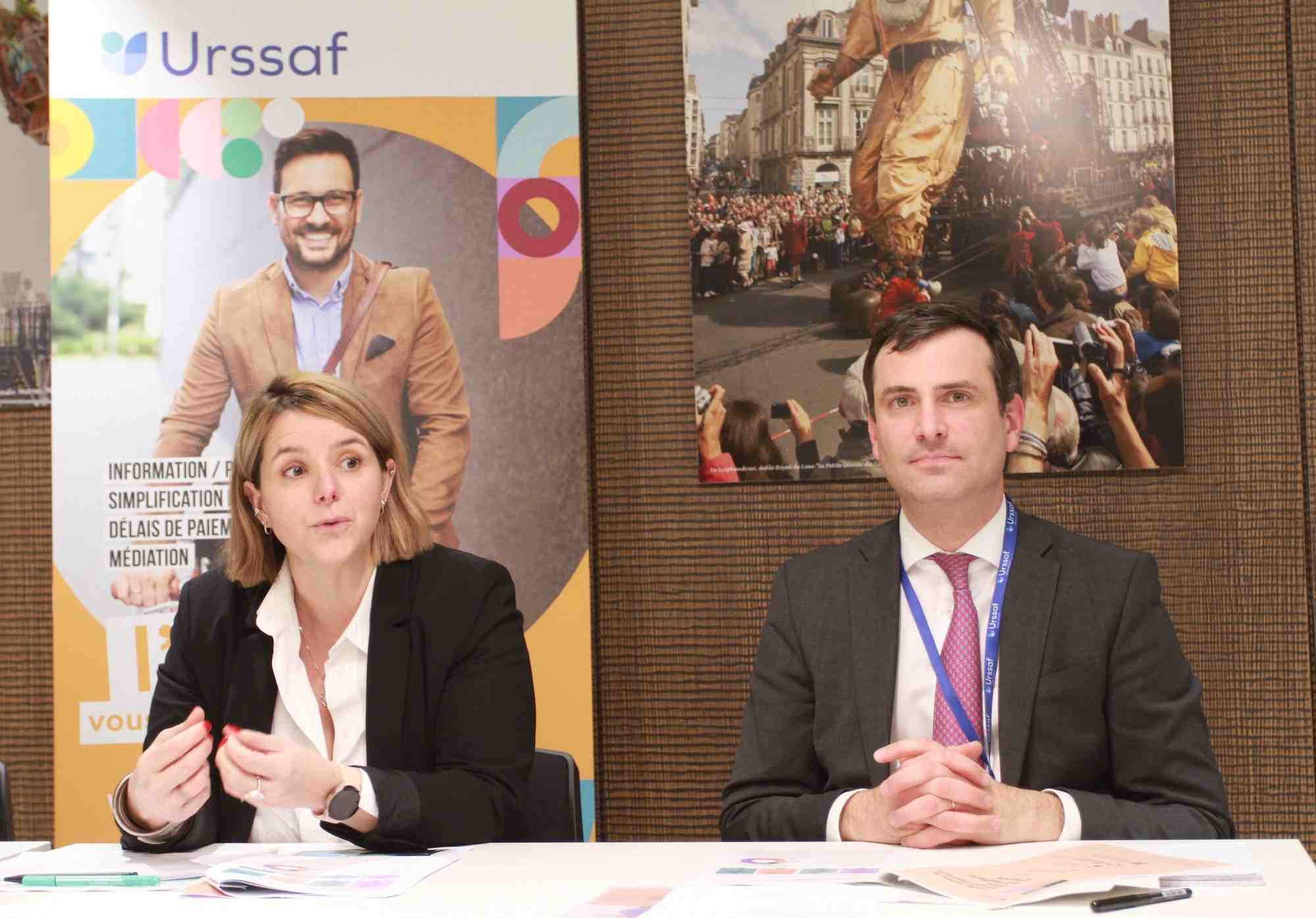 A droite, Damien Ientile, directeur général de l'Urssaf Claisse nationale, et à ses côtés Laure Sanchez-Brkic, directrice régionale de l'Urssaf Pays de la Loire lors d'un point presse le 18 mars à Nantes.