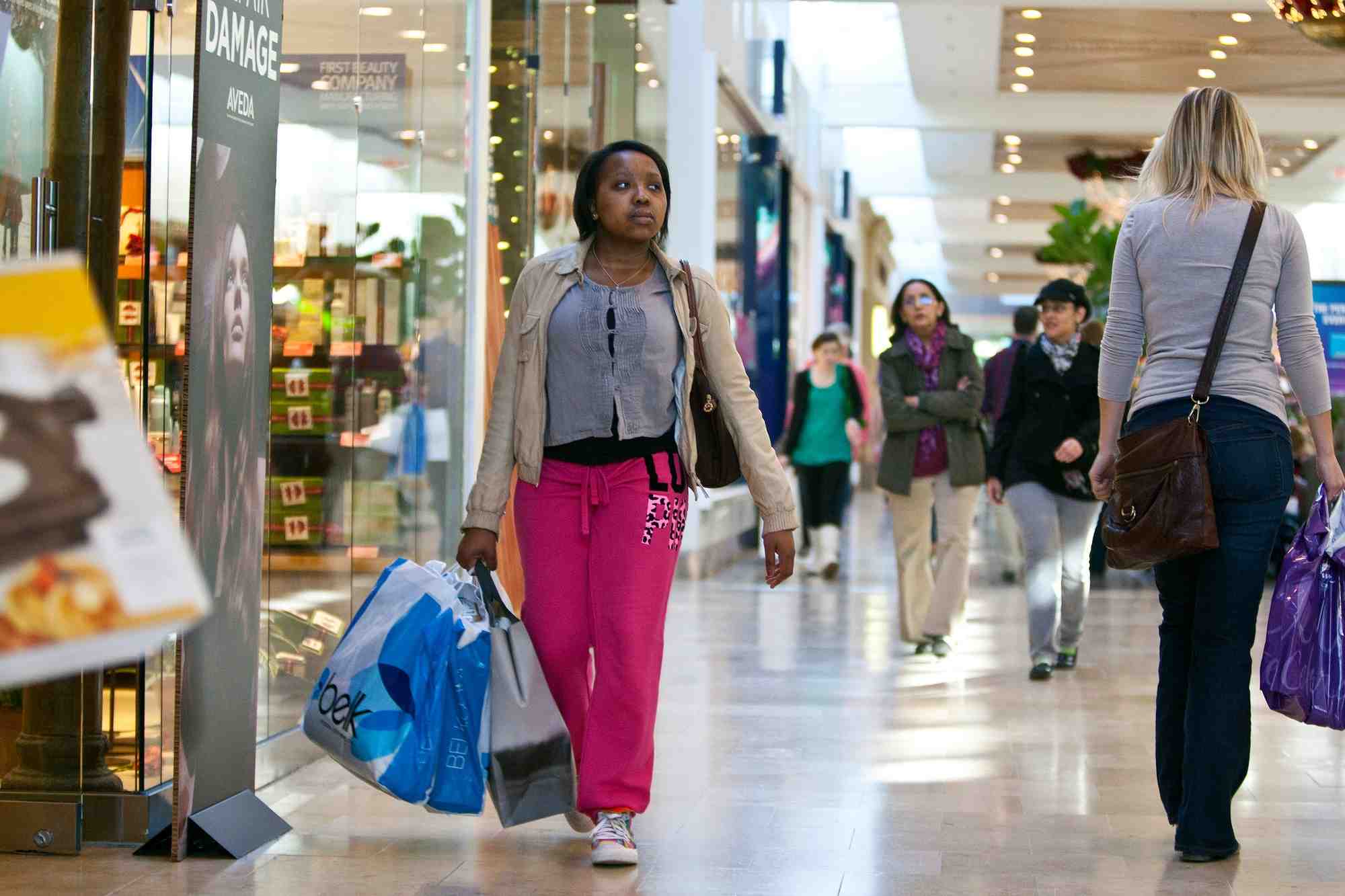 Usa: baisse moins forte que prevu de la confiance du consommateur