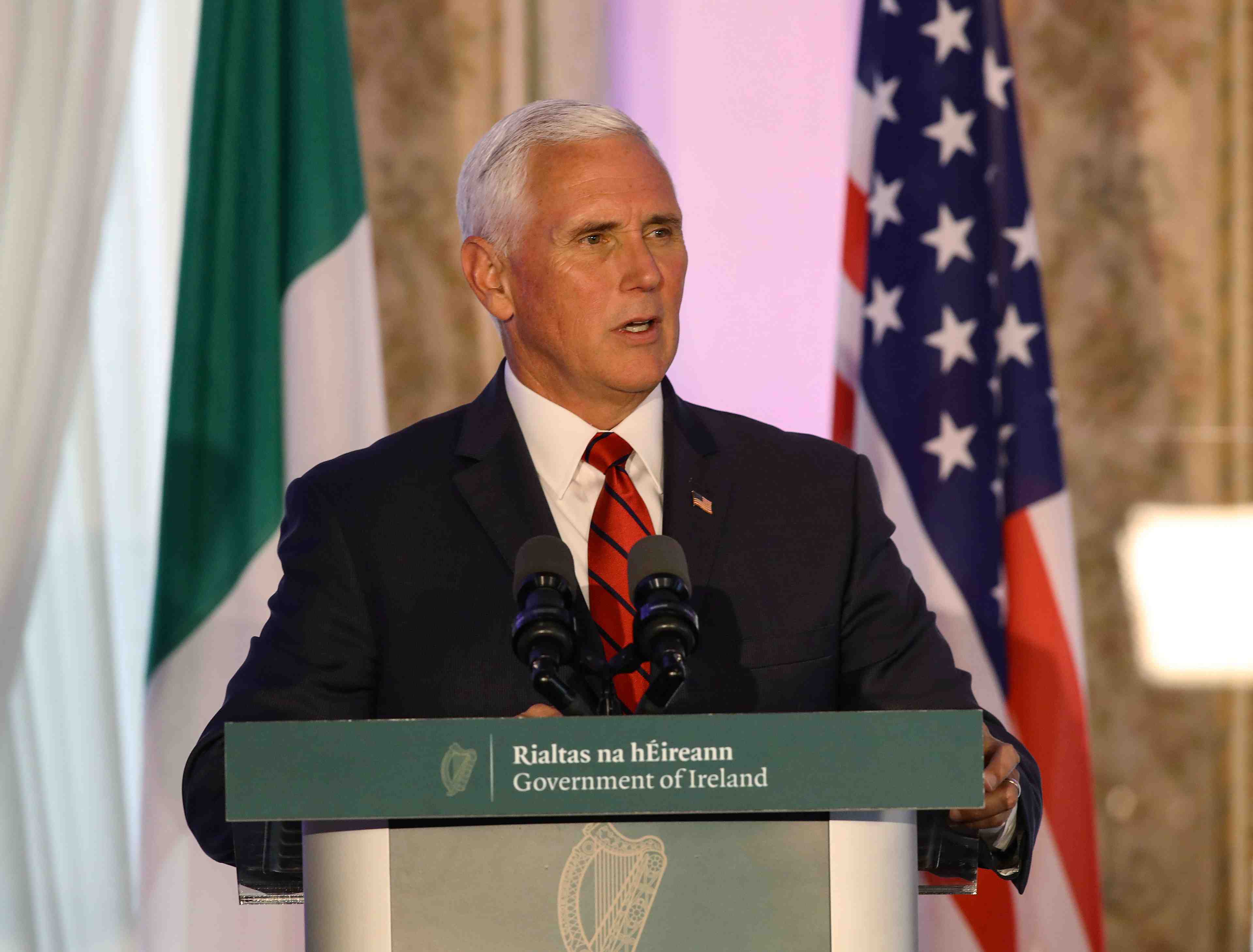 Le vice-president americain exhorte l'ue a negocier "avec bonne foi" avec johnson