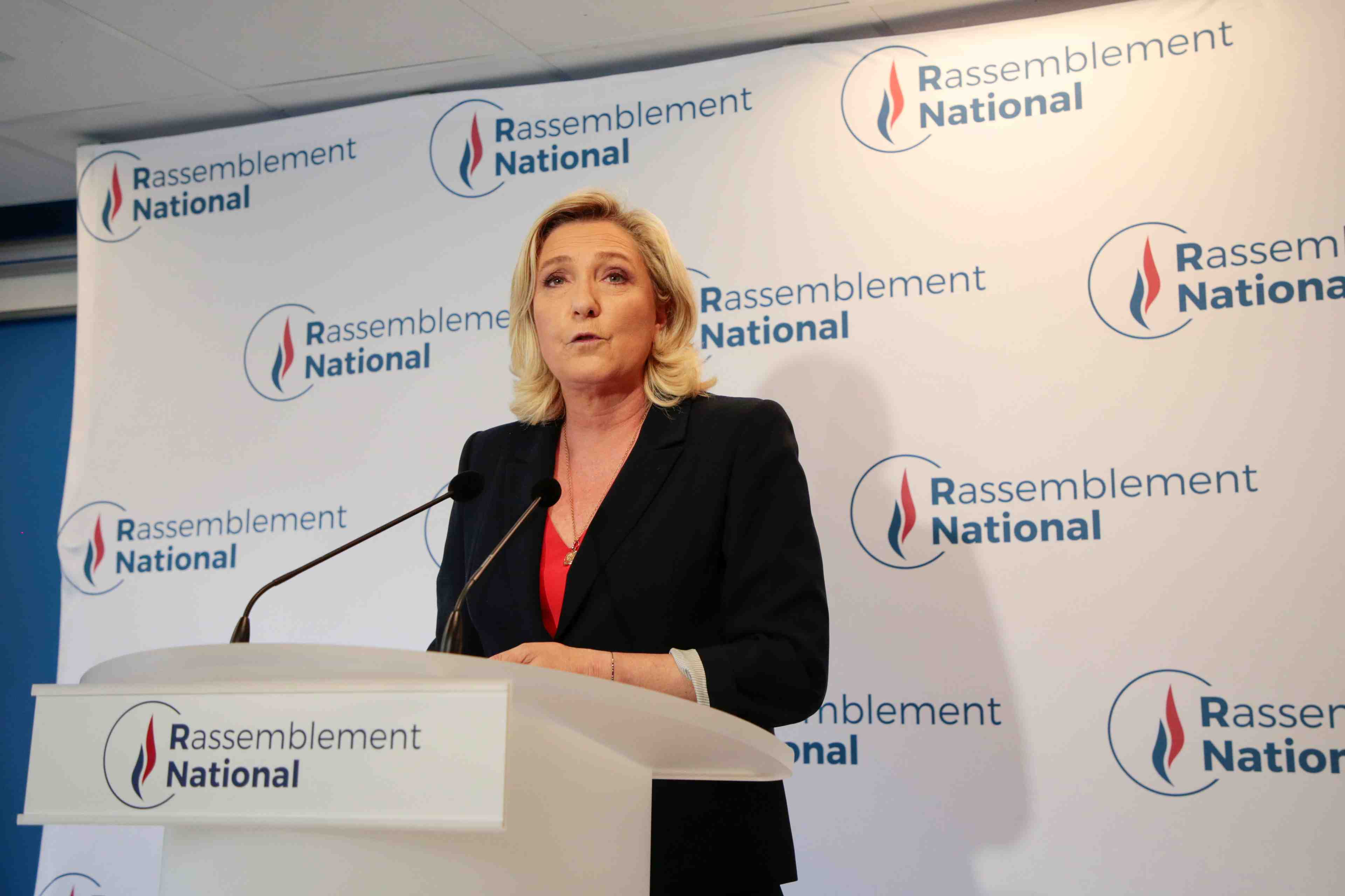 France: marine le pen en campagne pour "un choix historique" en 2022