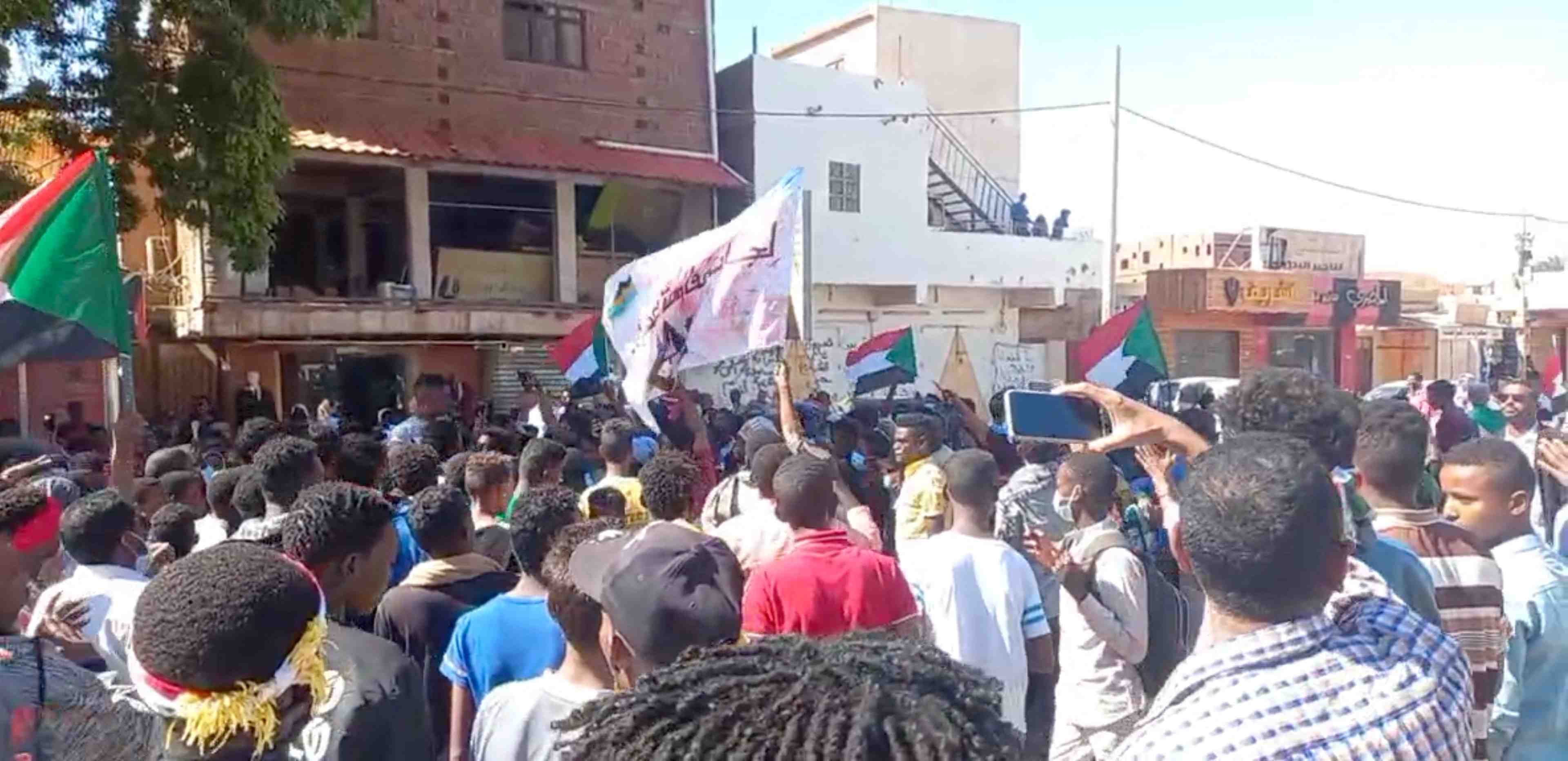 Trois manifestants soudanais tues par les forces de securite, rapporte une association de medecins
