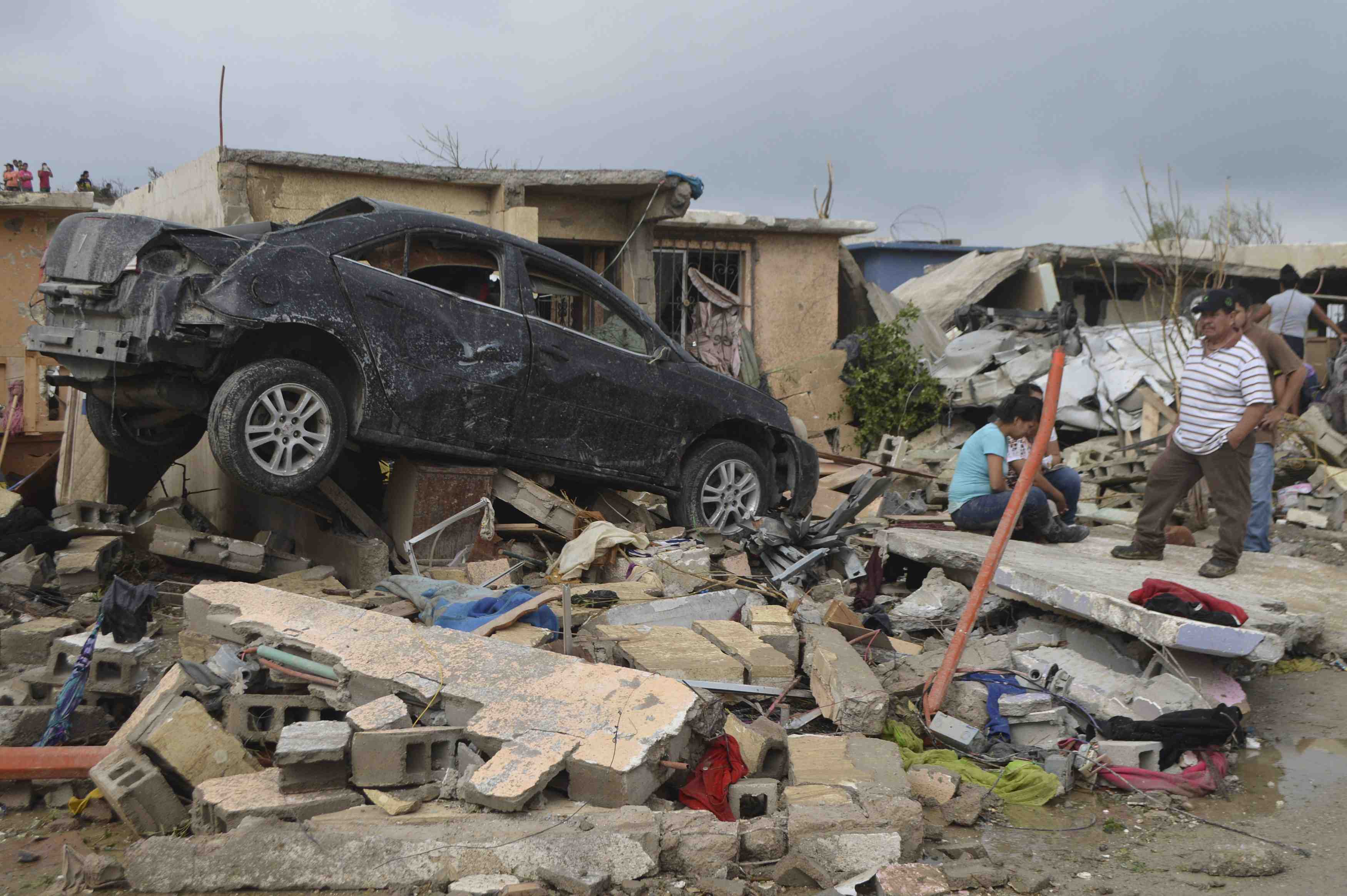 Au moins treize morts dans une tornade au mexique