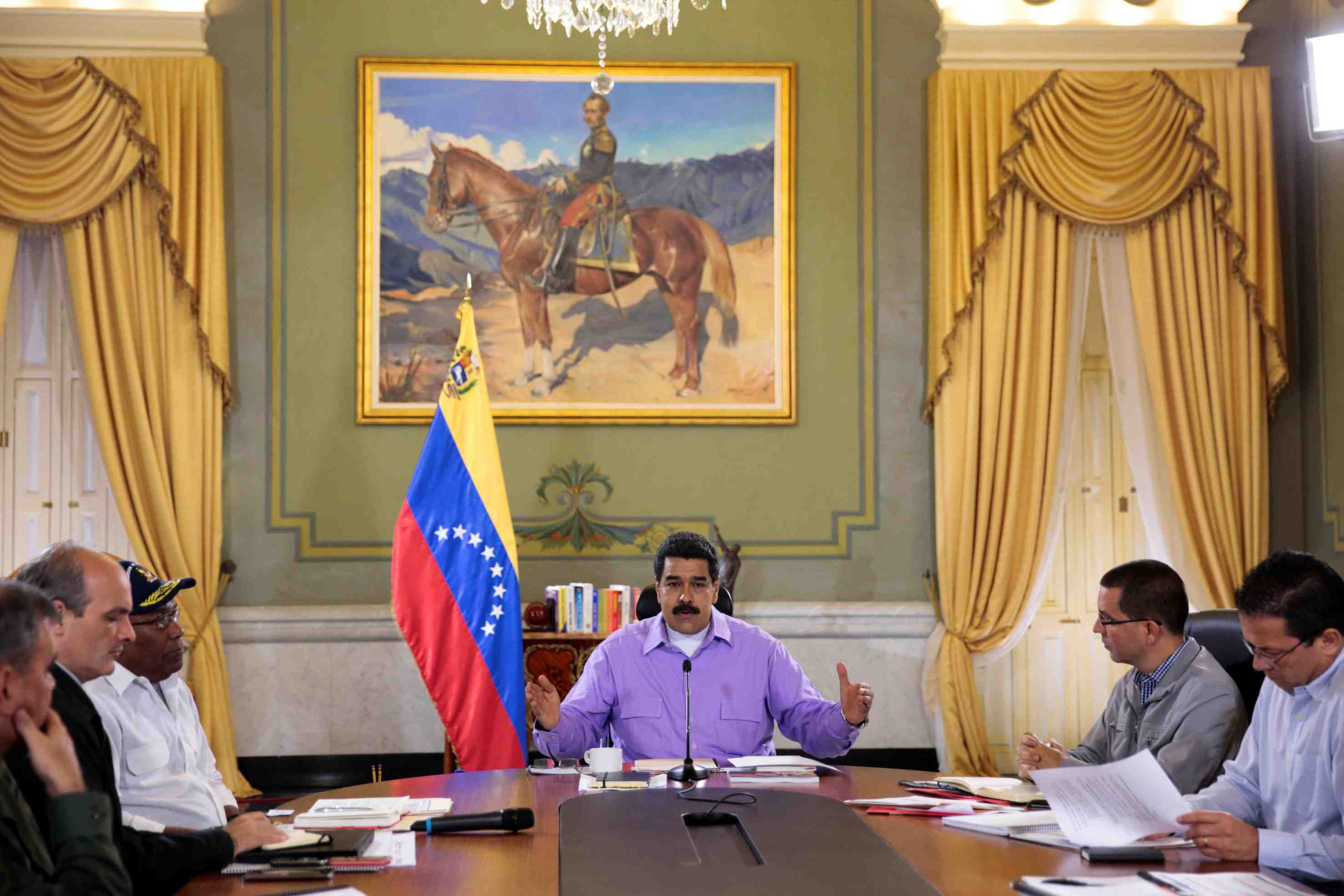 Les fonctionnaires venezueliens opposes a maduro limoges