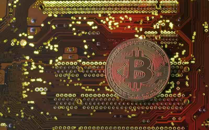 Le bitcoin s'envole de 1.000 dollars en 12 heures