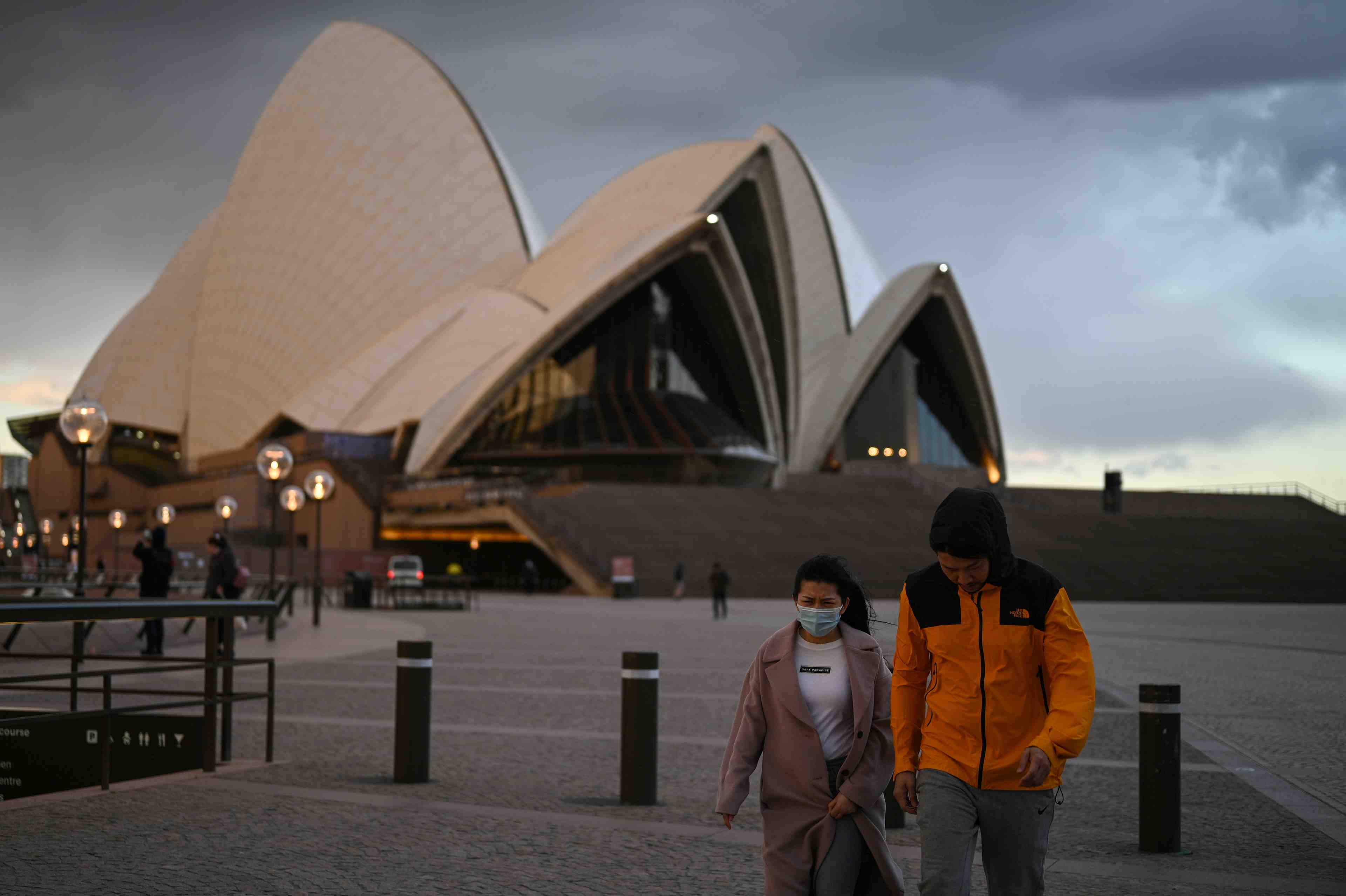 Nouveaux foyers epidemiques en australie, l'assouplissement des restrictions en suspens