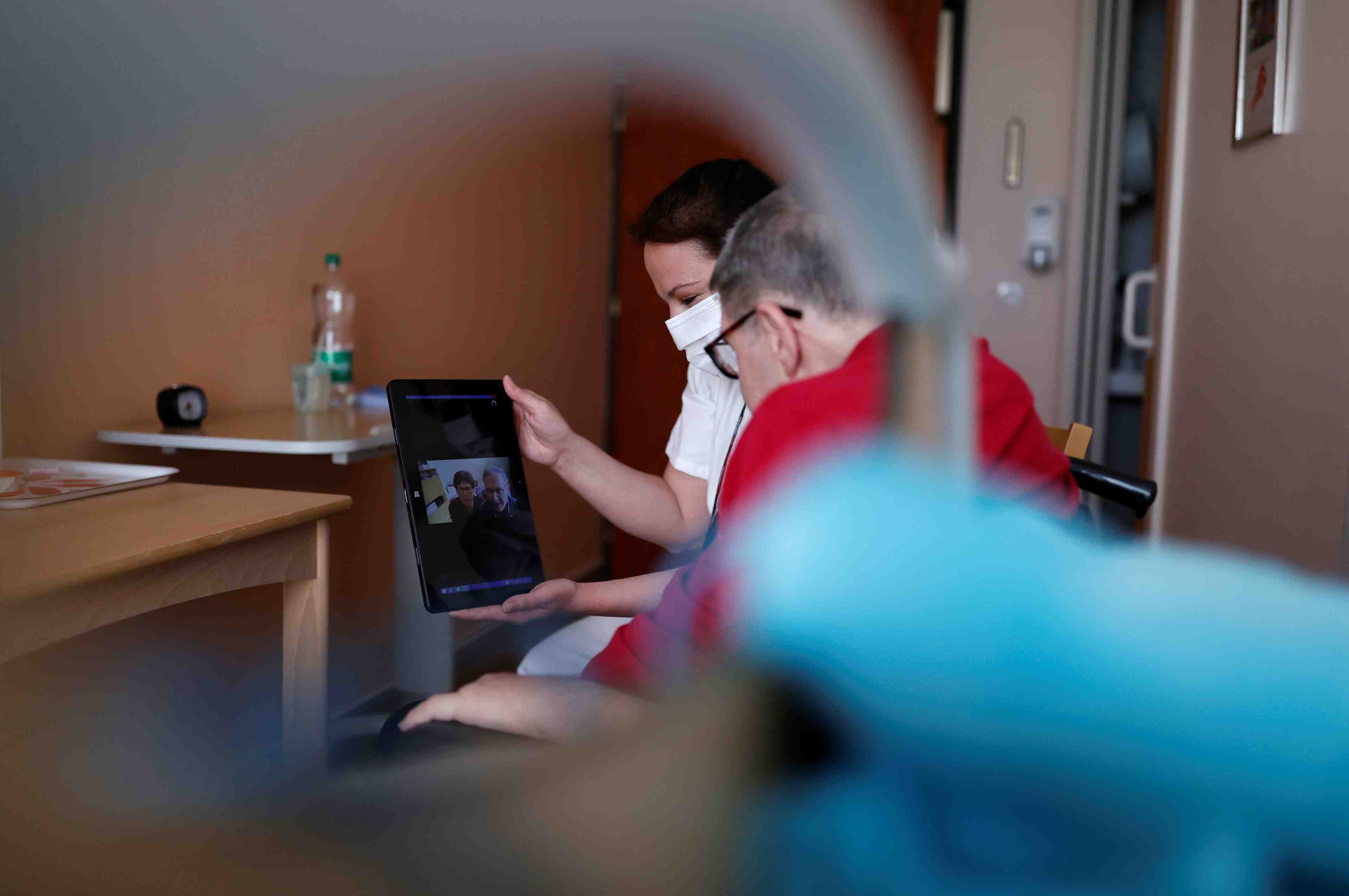 Coronavirus: la haute autorite de sante preconise de vacciner les residents d'ehpad en priorite