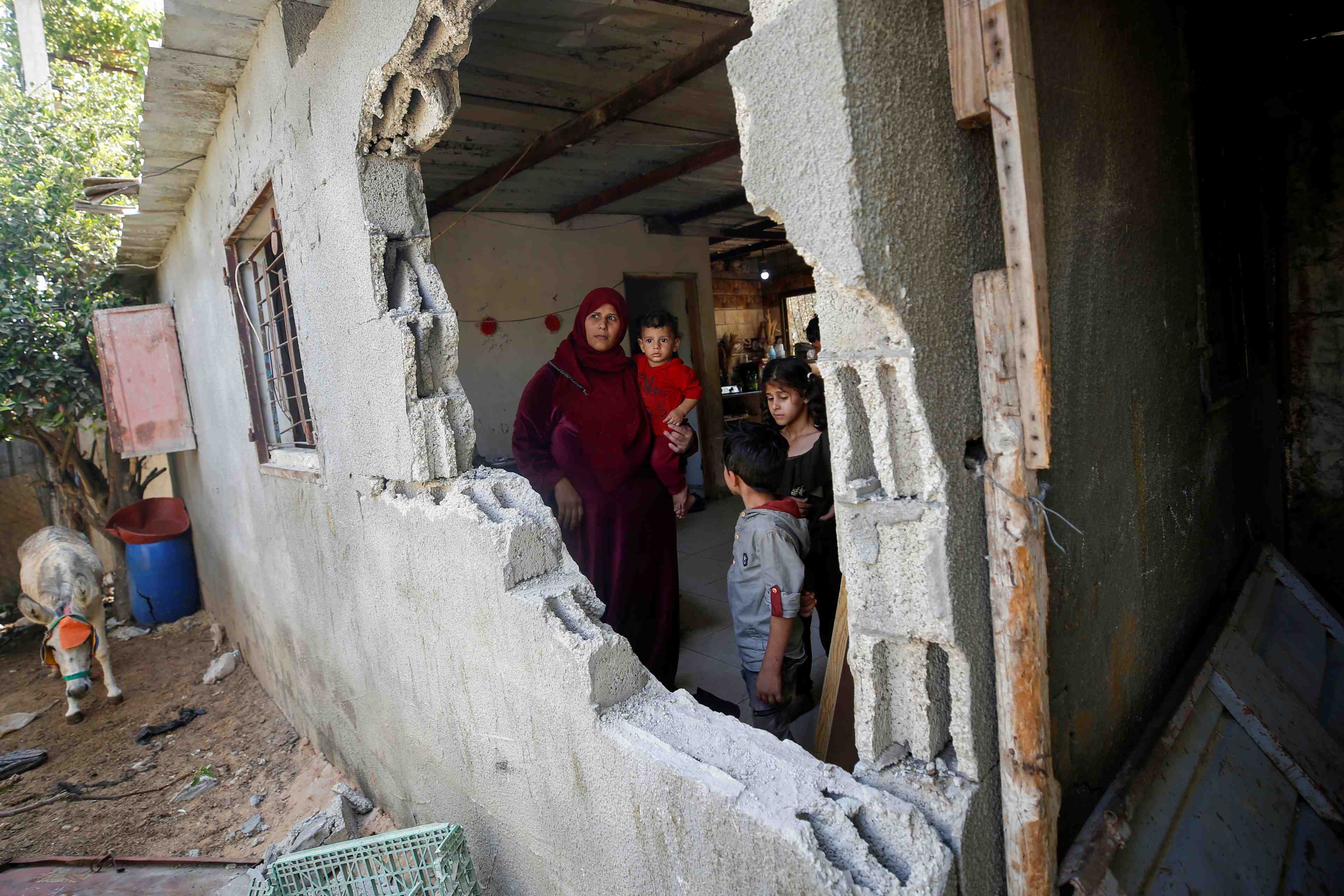 Israel bombarde des sites a gaza apres des ballons incendiaires