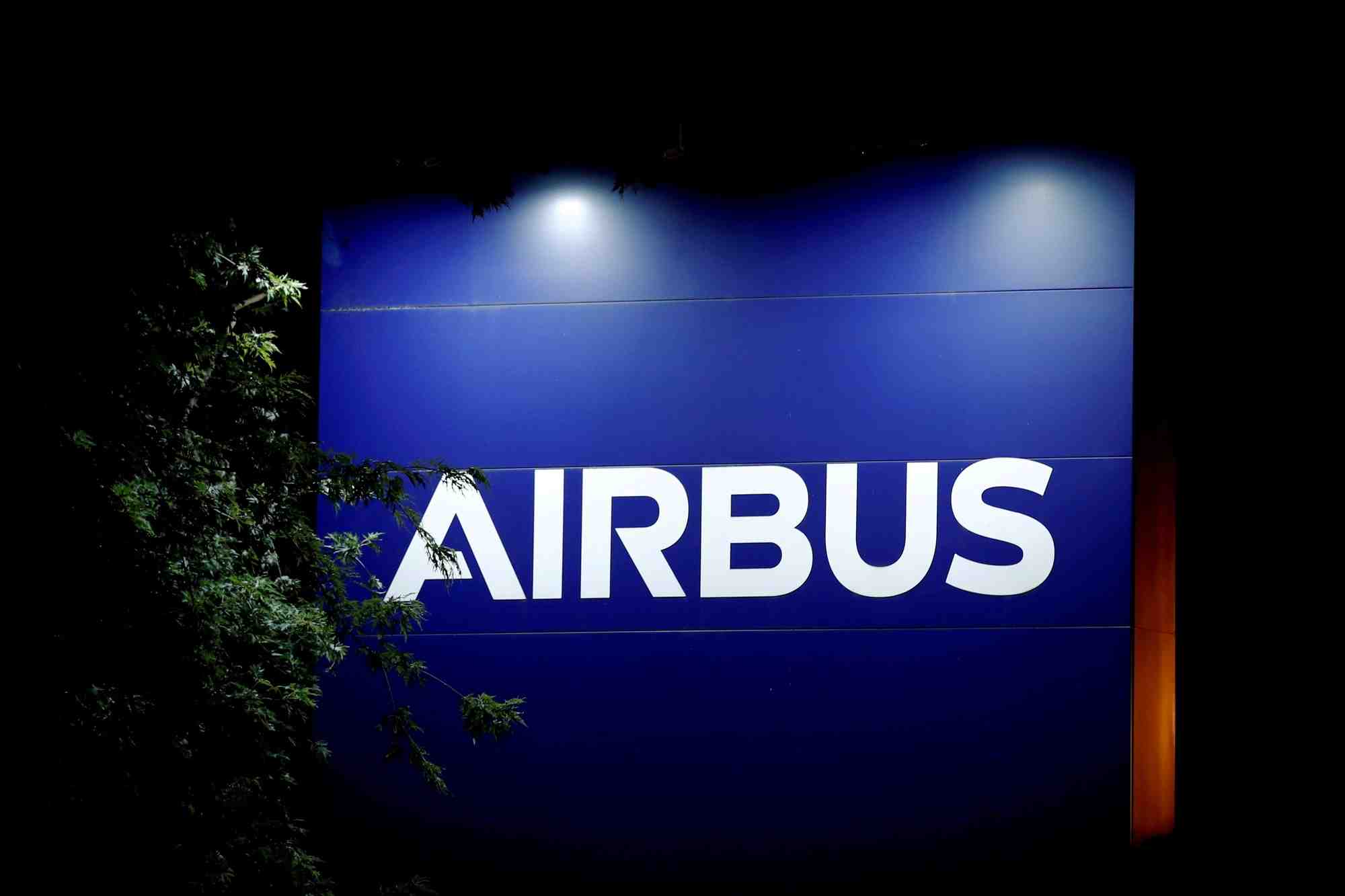 Airbus et airasia revoient les conditions d'une commande de centaines d'appareils
