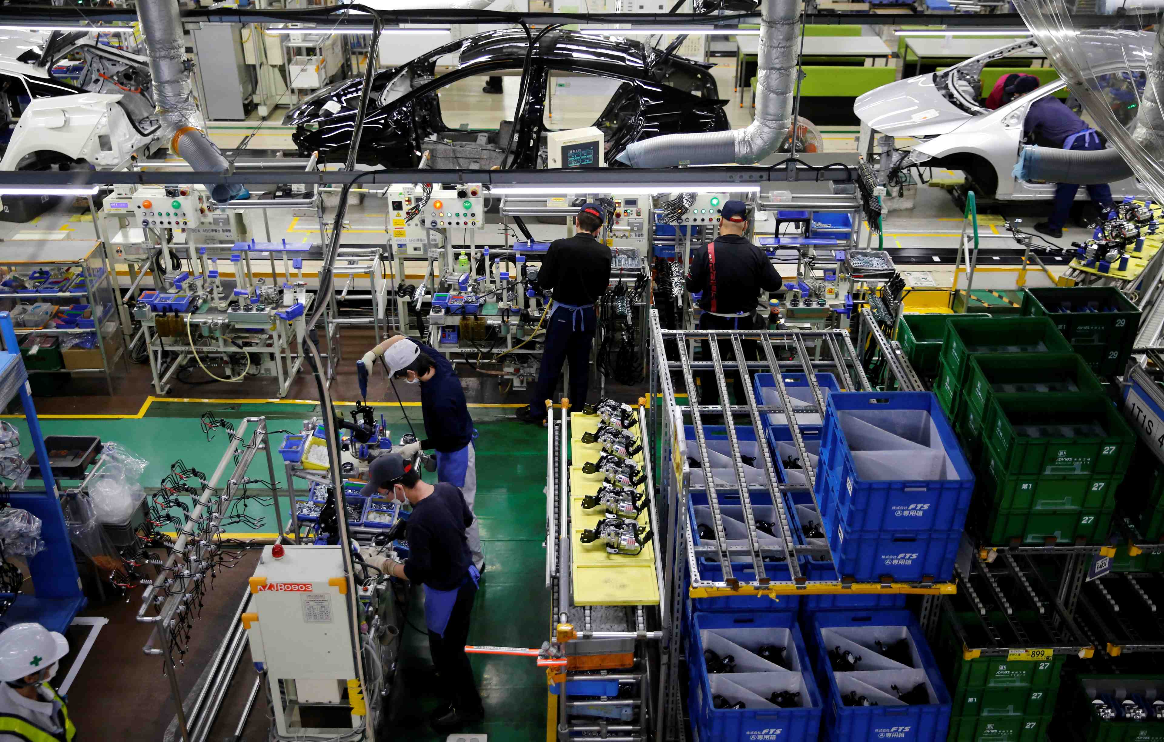 Les constructeurs automobiles japonais arretent la production et les exportations vers la russie