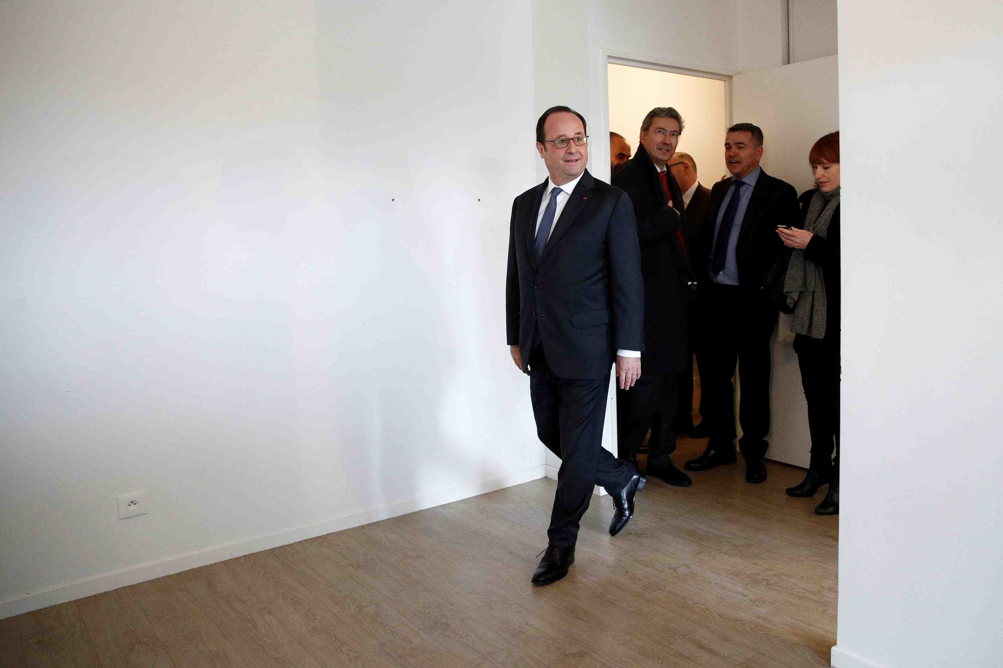 Hollande annonce un sommet un quatre a versailles