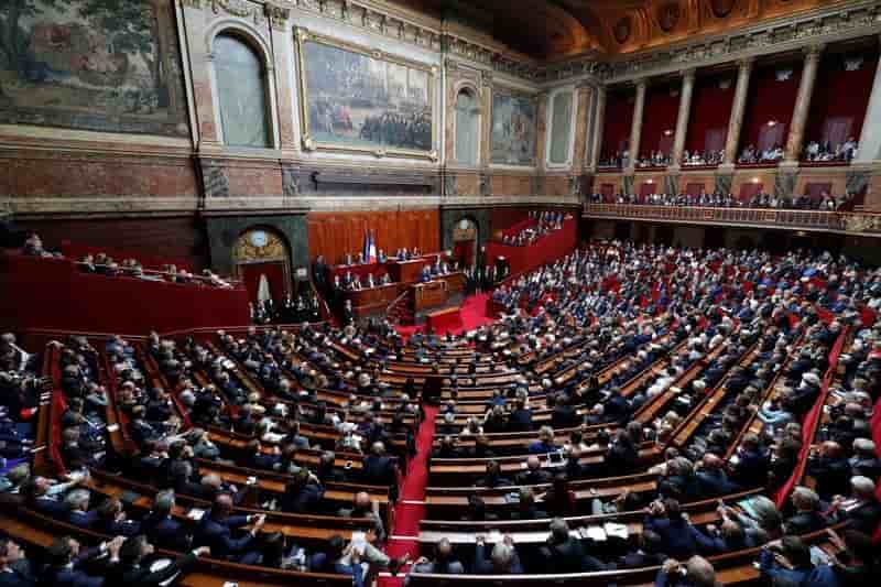 Les deputes votent la fin des permis pour les hydrocarbures
