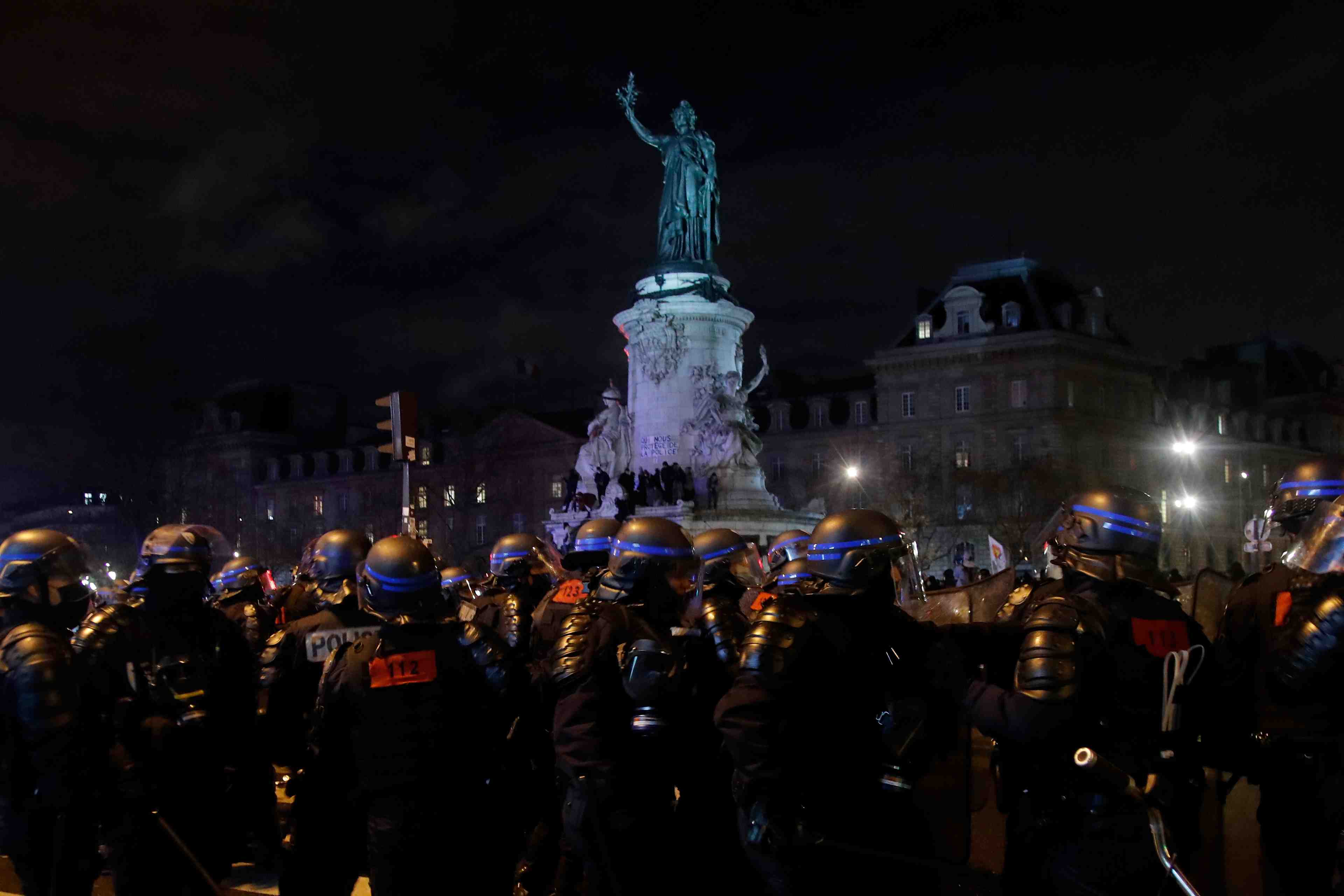 France: 142 interpellations lors de la manifestation parisienne contre la loi "securite globale"