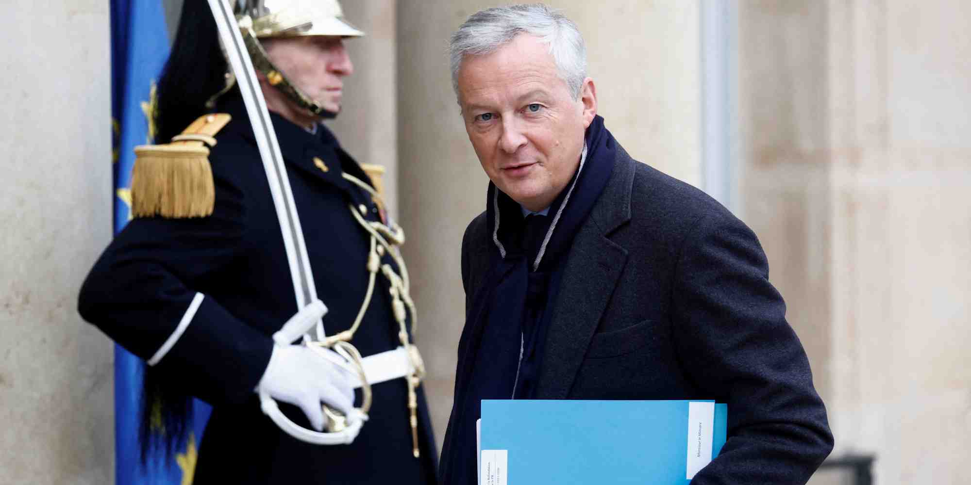 Le ministre de l'economie et des finances bruno le maire arrive a l'elysee a paris