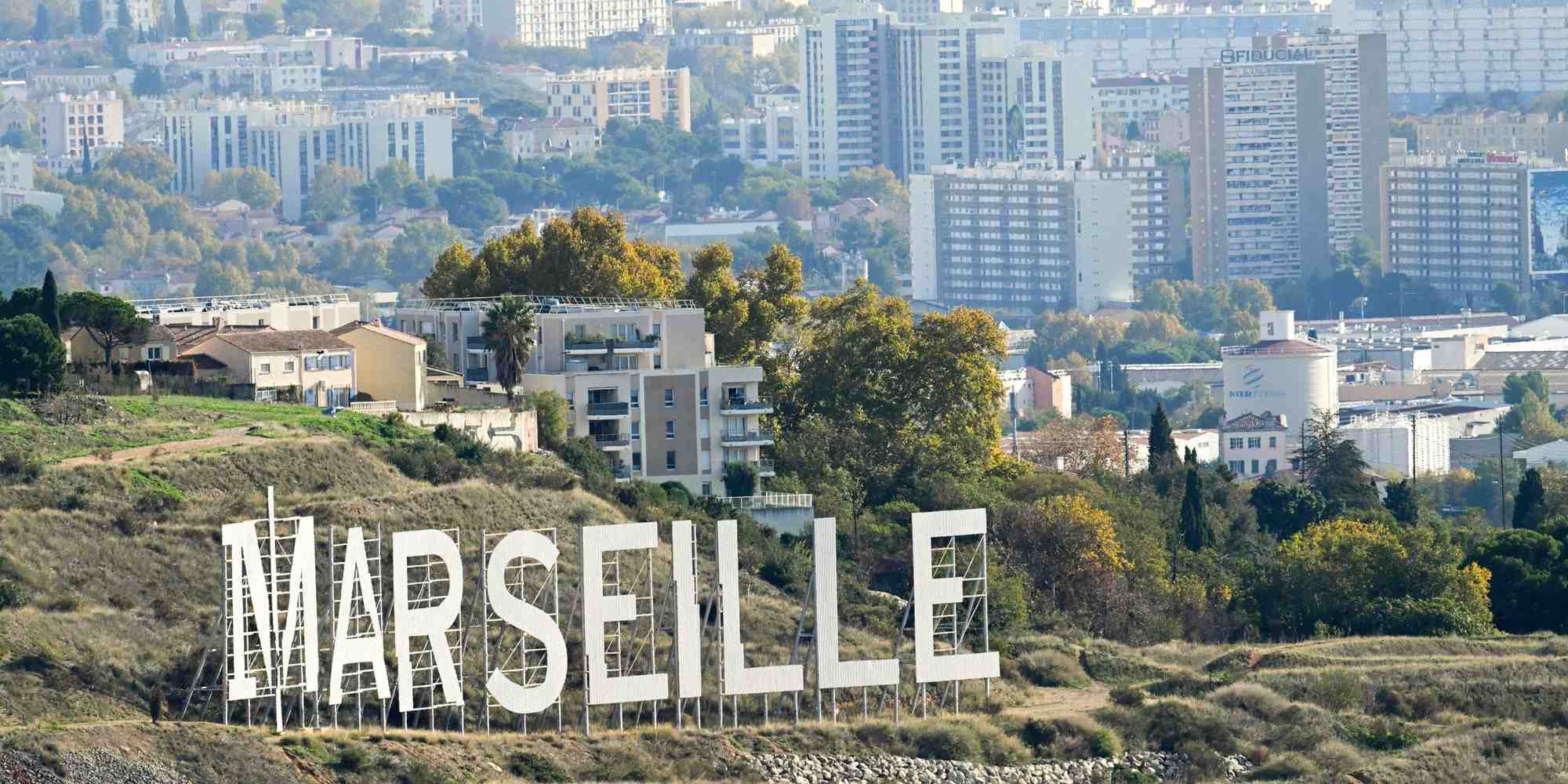 Panneau en clin d’œil à Hollywood installé par Netflix sur les hauteurs de la ville.