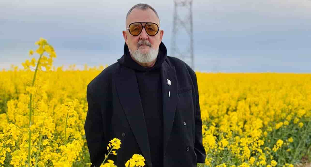 Michel Gaubert est metteur en son des défilés de mode.