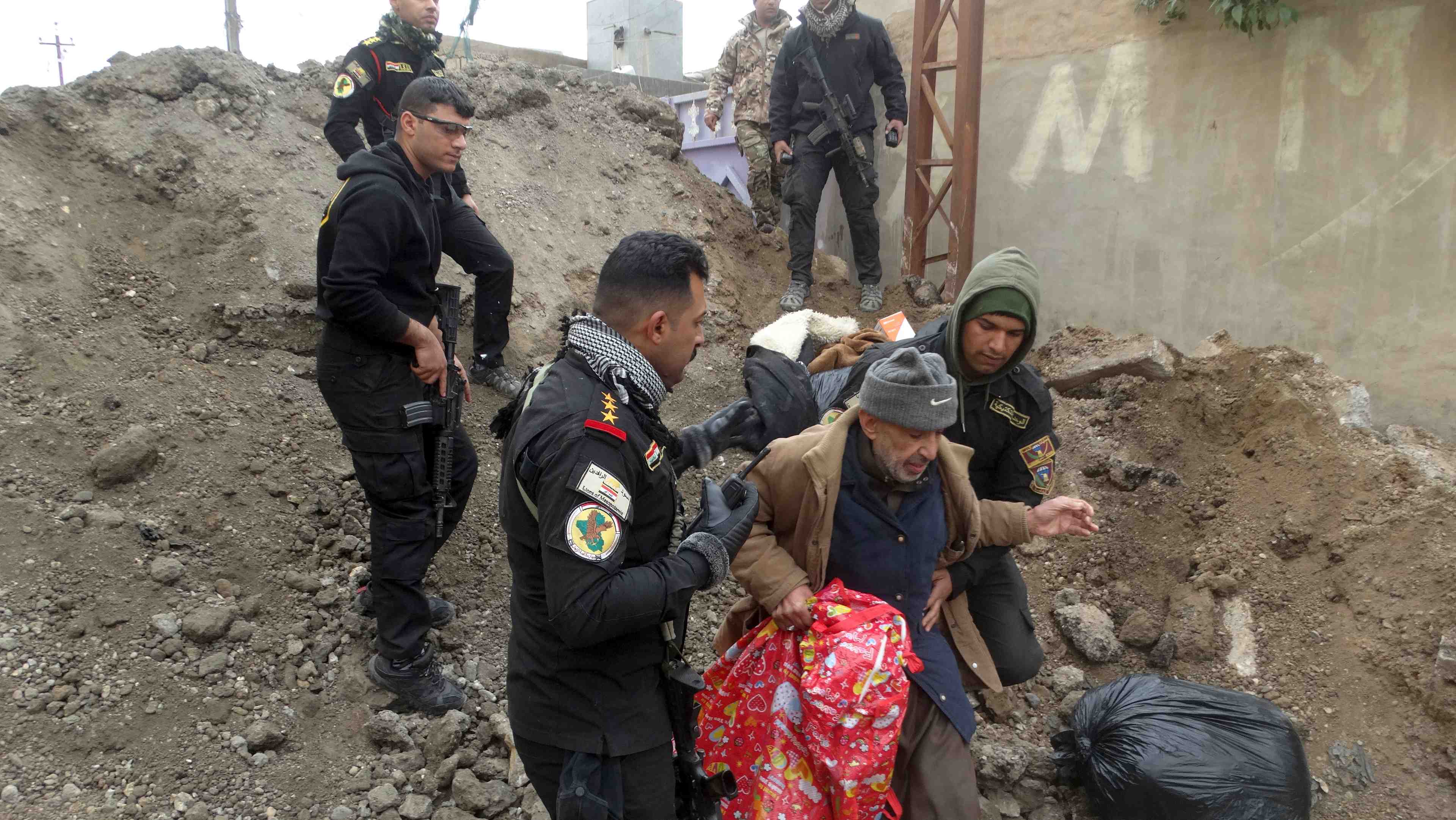 Mines et snipers compliquent l'avancee des forces irakiennes a ramadi