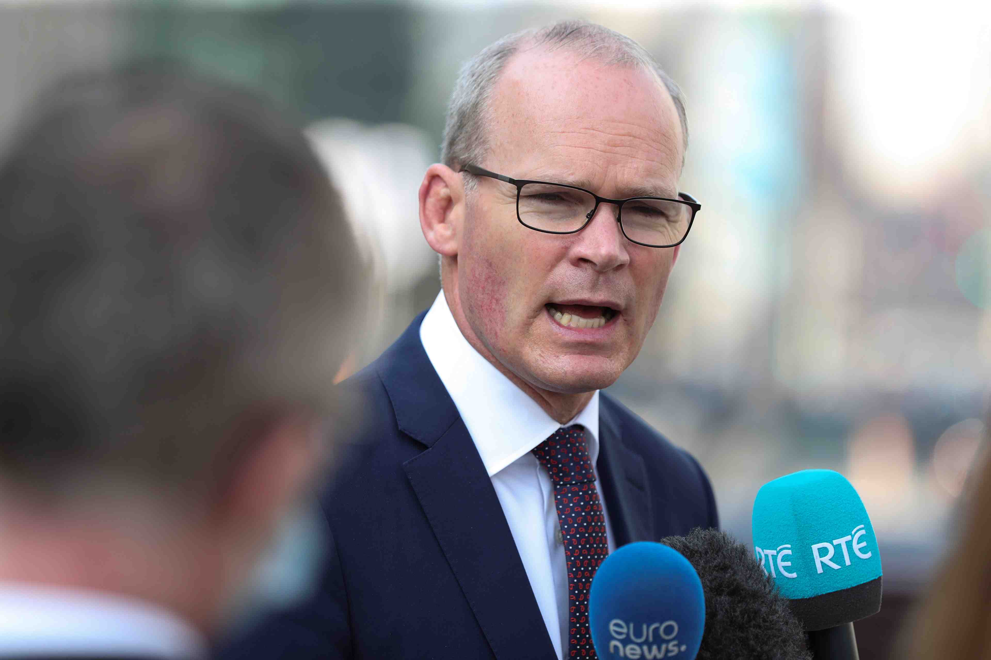 Brexit: les negociations semblent "pour l'instant bloquees", dit coveney (irlande)