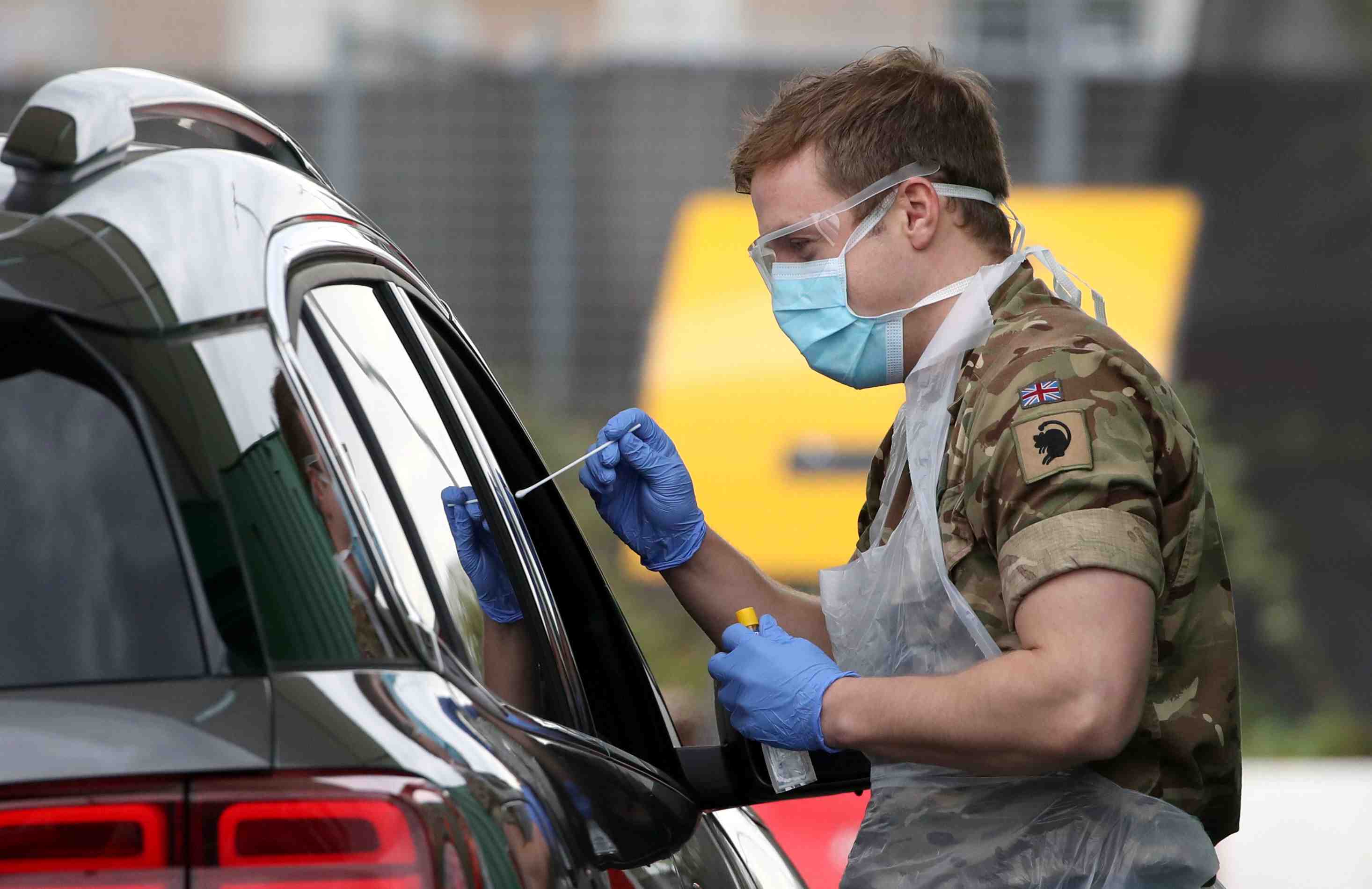 Londres va tester 100.000 britanniques pour mesurer la propagation du virus
