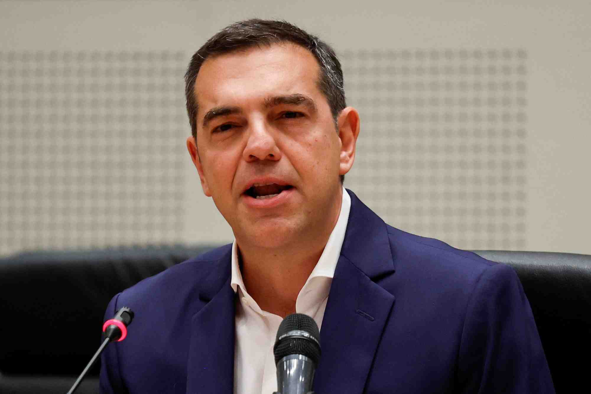 Le chef du parti de gauche syriza, alexis tsipras, fait une declaration a athenes