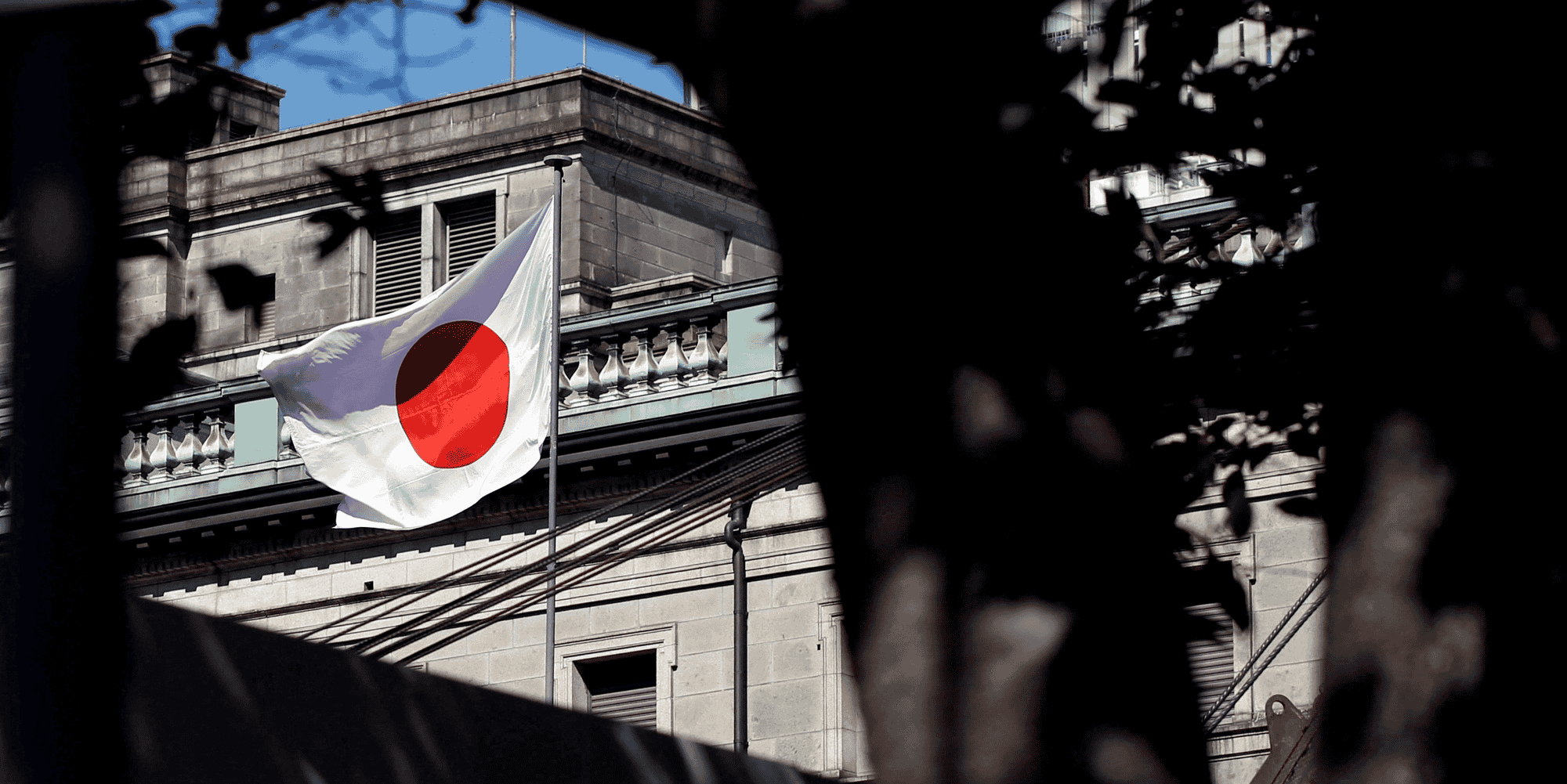 L'économie nippone a été impactée par la chute du yen mais aussi par le déclin démographique accéléré de l'archipel et la faiblesse chronique de sa productivité.