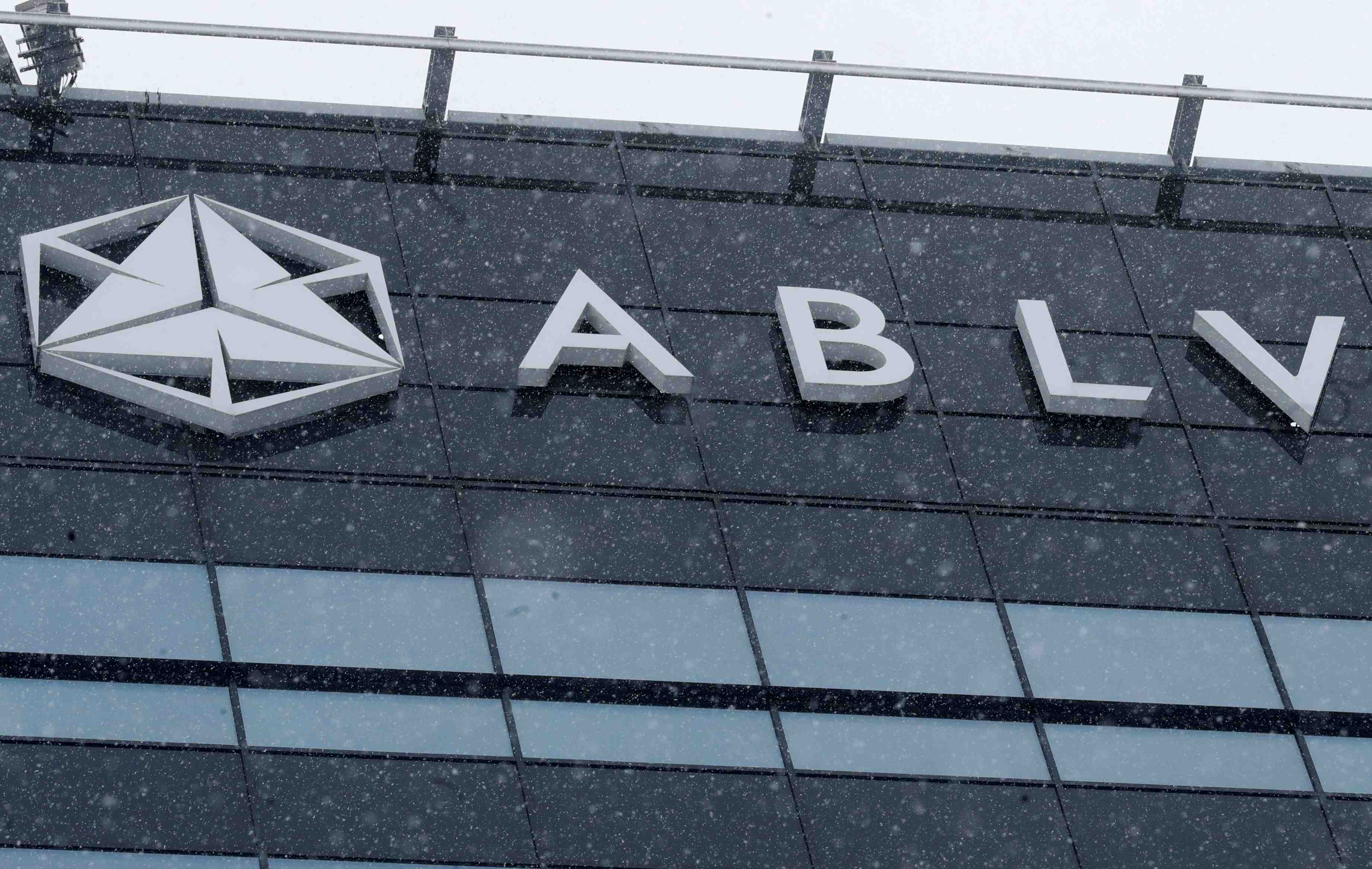 La bce suspend les paiements de la banque lettone ablv