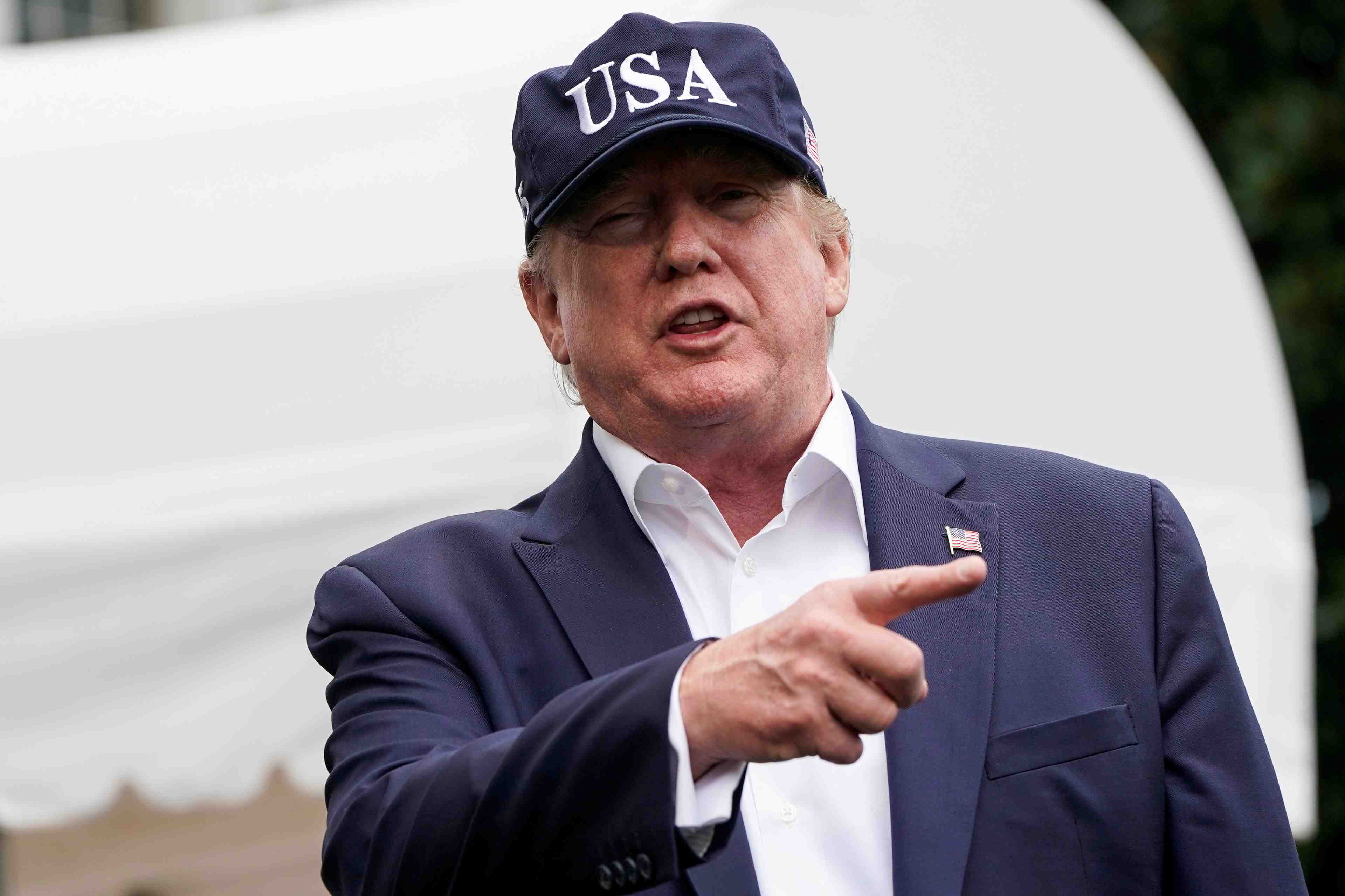 Commerce: trump avertit la chine de ne pas trainer des pieds
