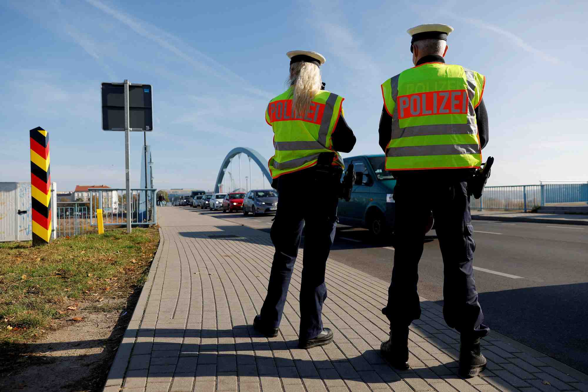 La police federale allemande patrouille a la frontiere germano-polonaise