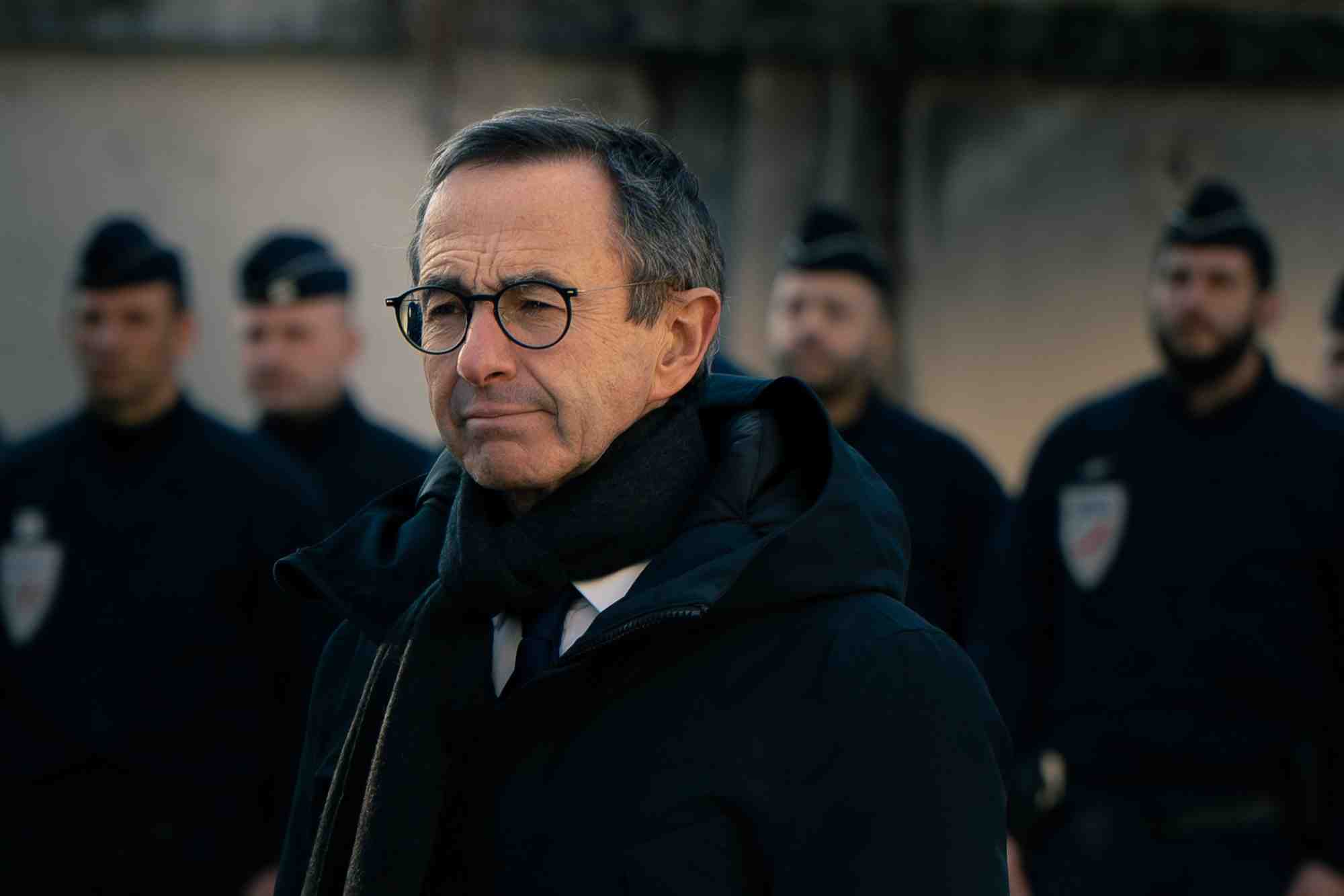 Le ministre de l'Intérieur souhaite prendre la tête des Républicains également.