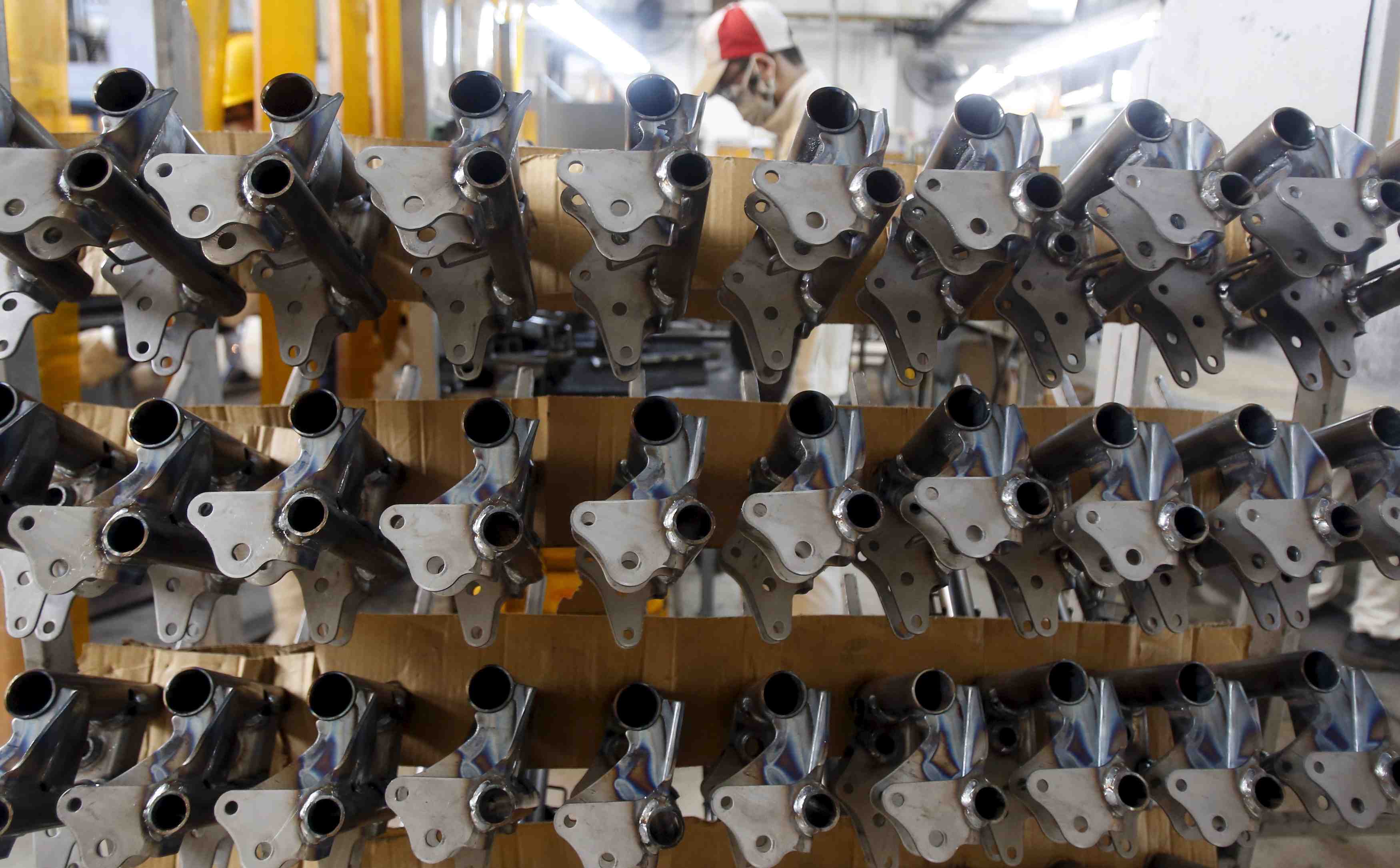 Les industriels francais revoient en baisse leurs previsions d'investissements pour 2015