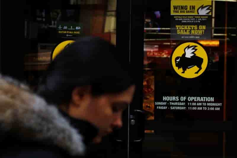 Roark rachete la chaine de restaurants buffalo ww 2,4 milliards de dollars