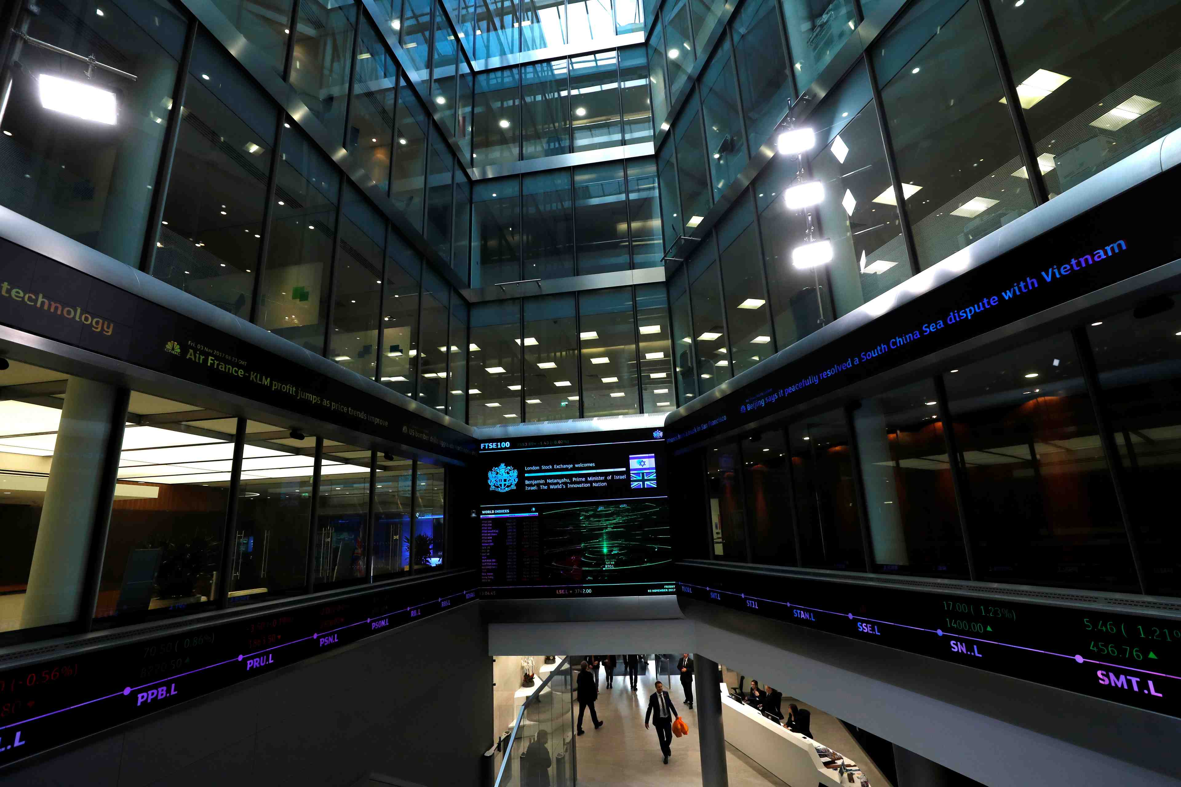 Les bourses creusent leurs pertes