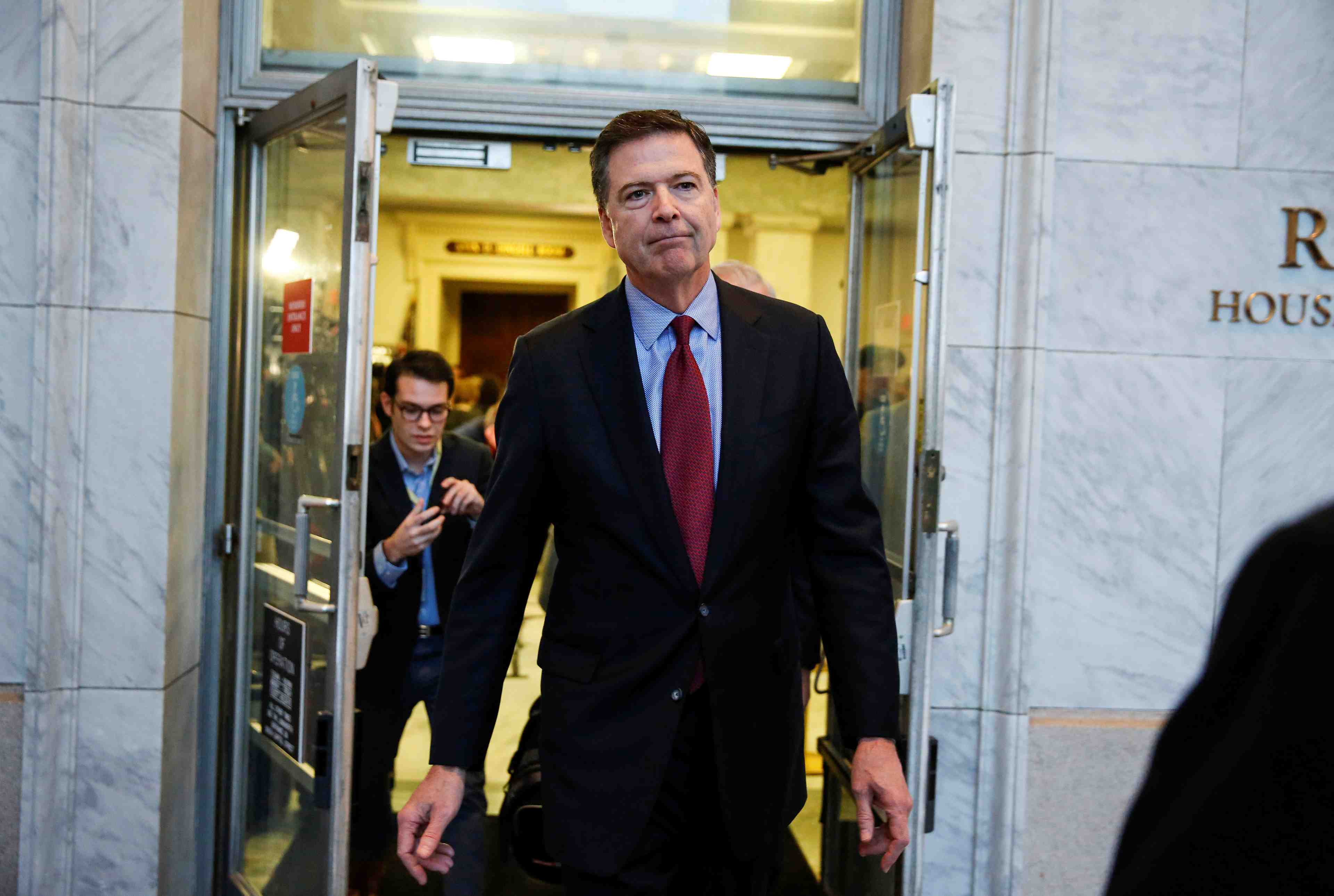 Usa: comey accuse trump d'avoir menti sur les actions menees par le fbi
