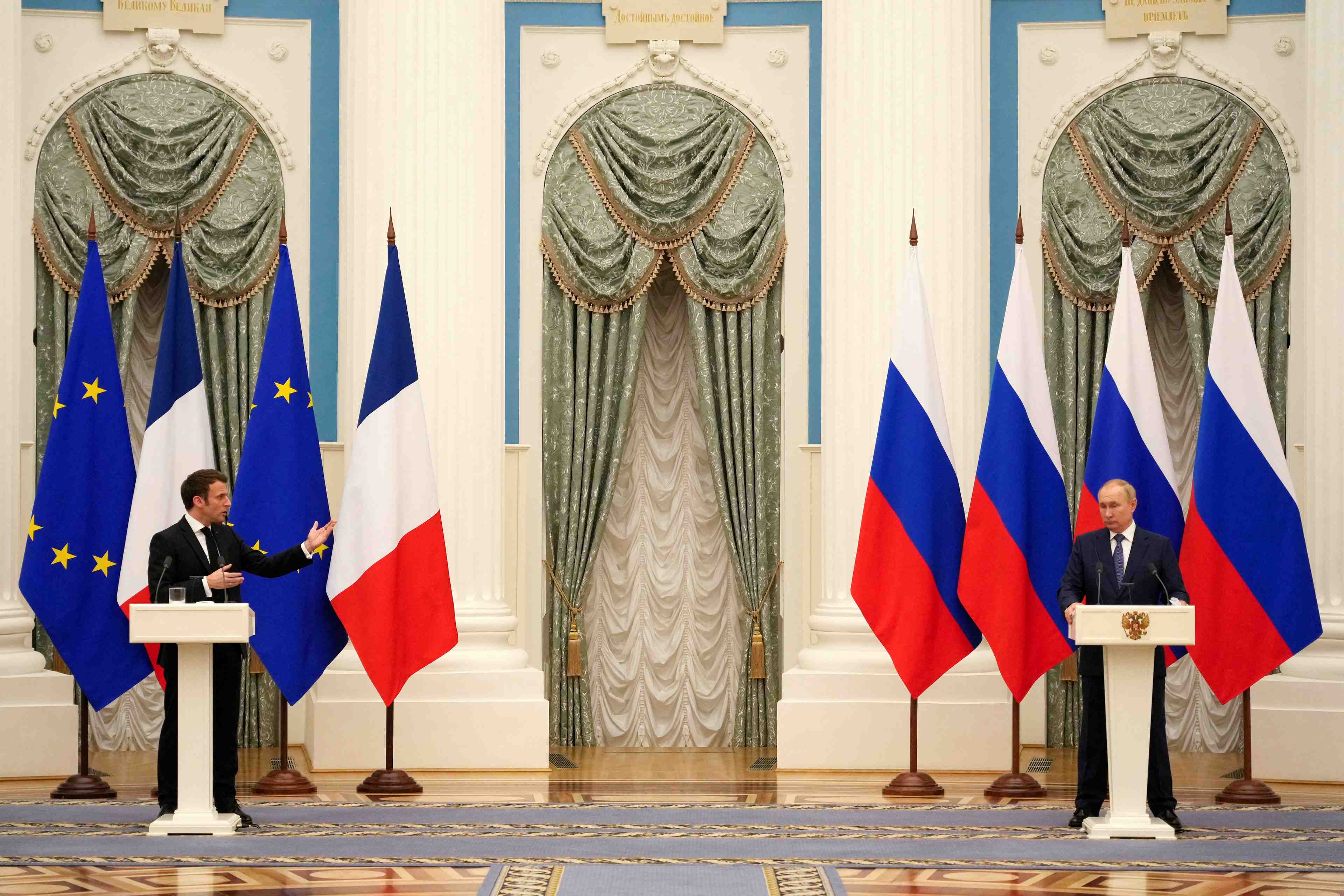 Macron a demande a poutine le respect du droit humanitaire en ukraine