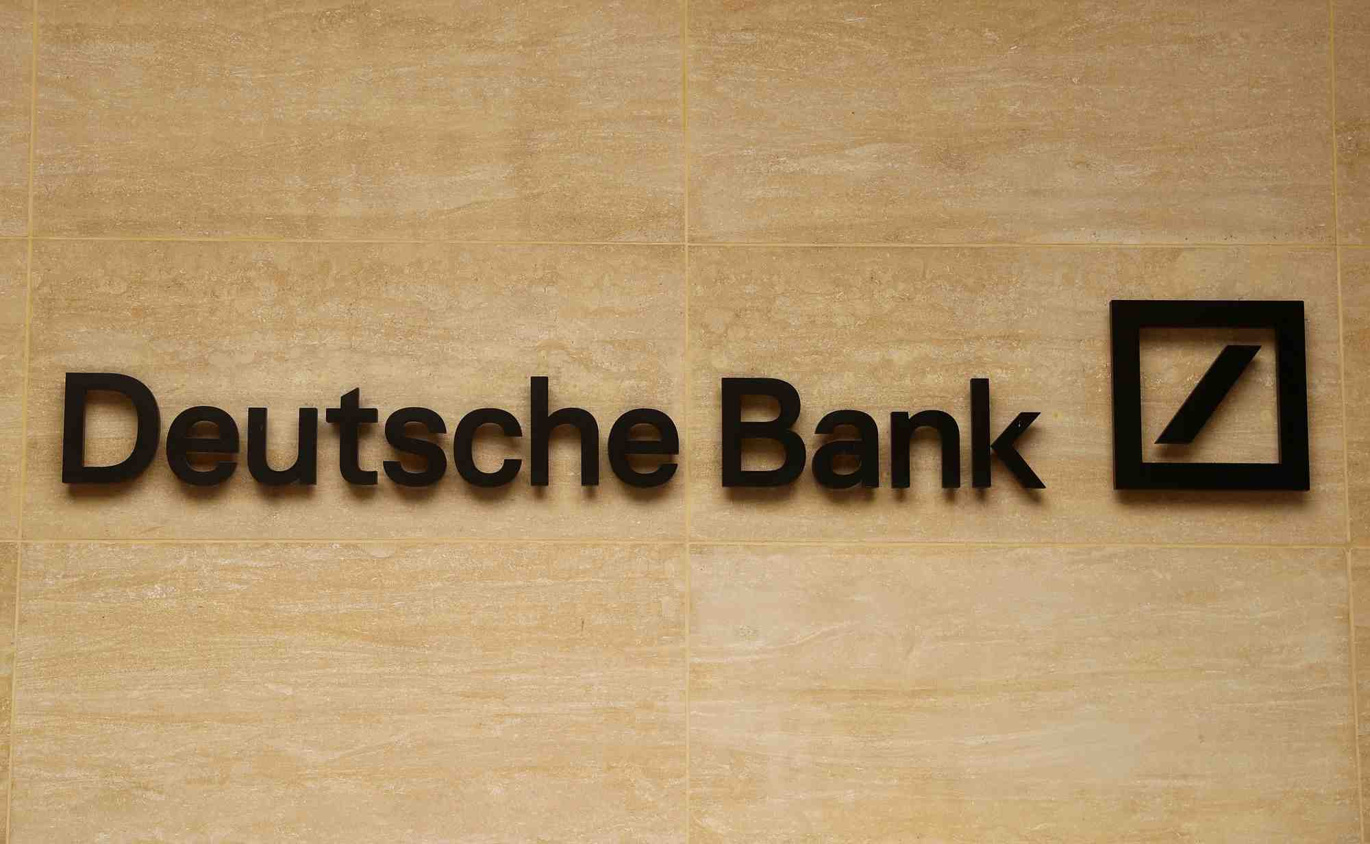 Deutsche bank accroit ses benefices au deuxieme trimestre, avertit sur la conjonc-ture economique