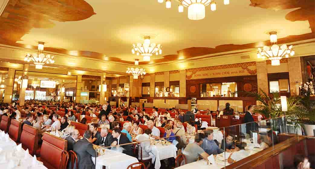 Depuis plus de 20 ans, la Brasserie Georges est une institution le dimanche midi, à Lyon.