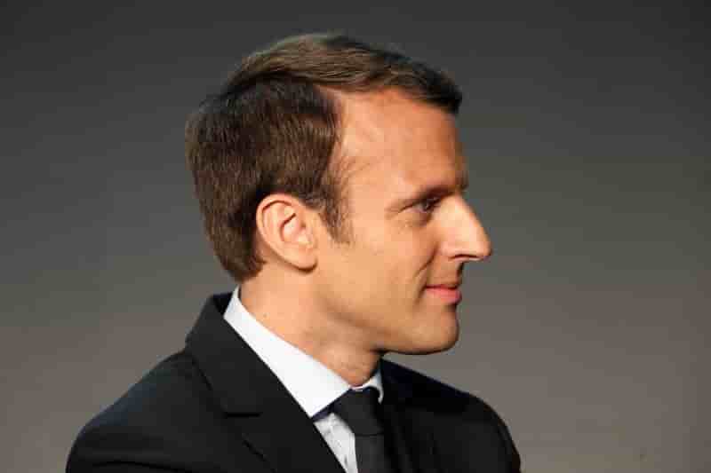 Macron pret a modifier la part de l'etat au capital d'orange